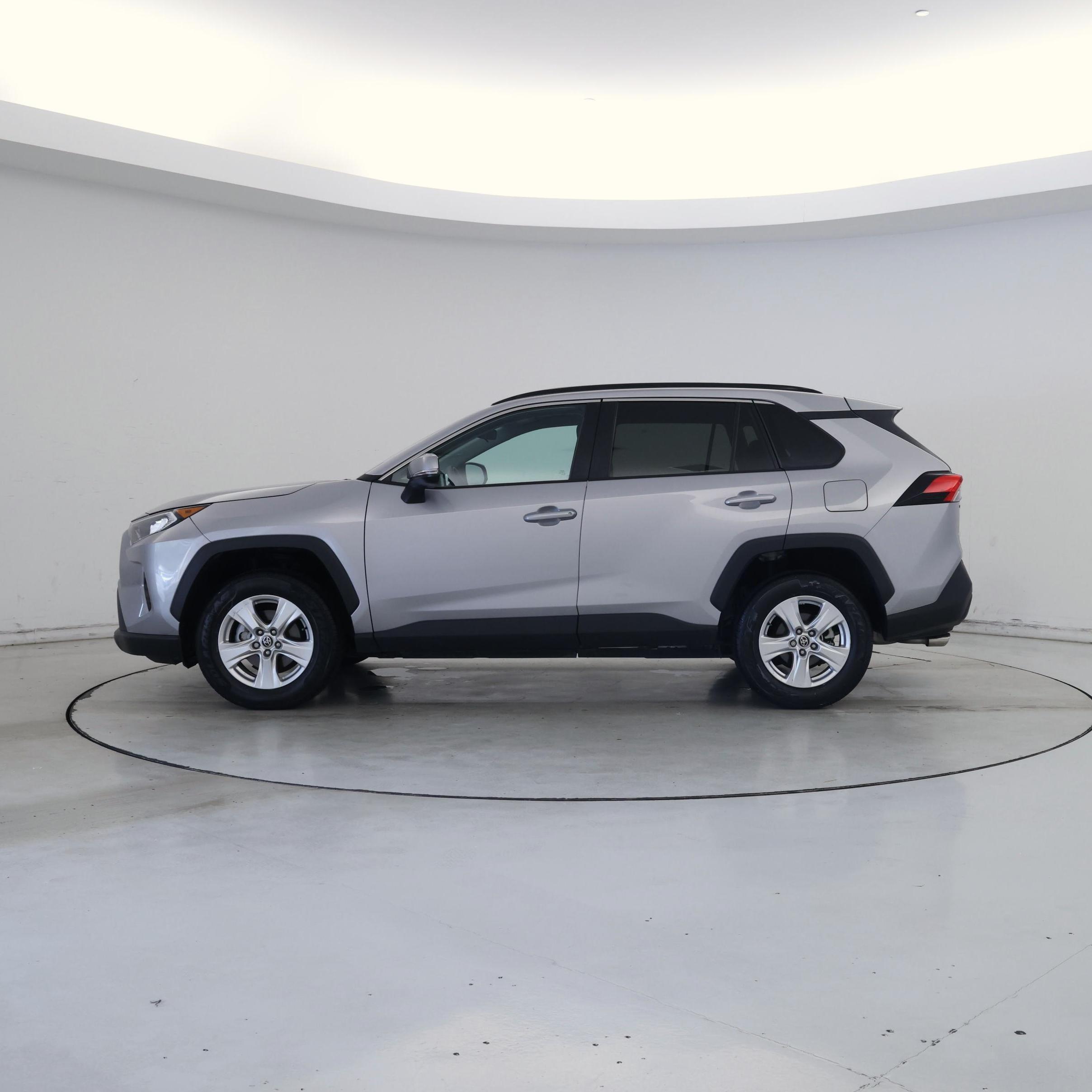 Thumbnail: 2021 Toyota RAV4 - 3