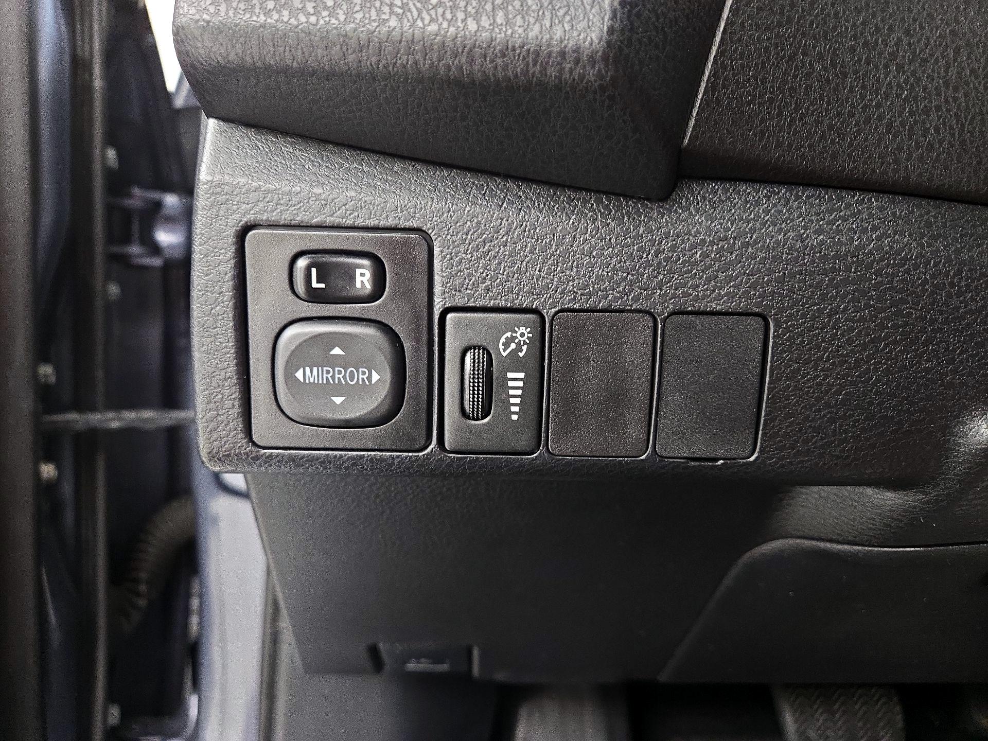 Thumbnail: 2014 Toyota Corolla - 13