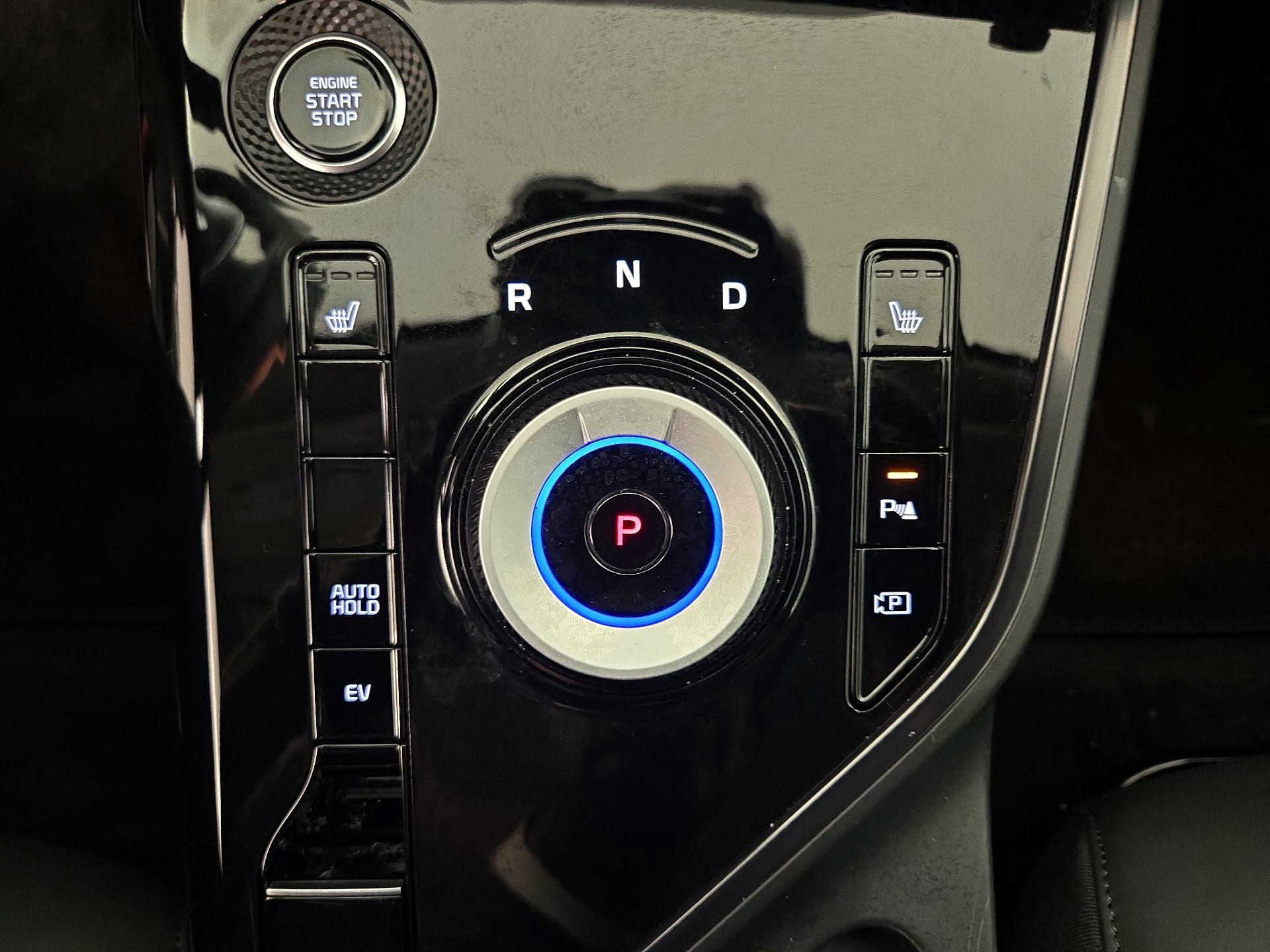 Thumbnail: 2023 Kia Niro - 18