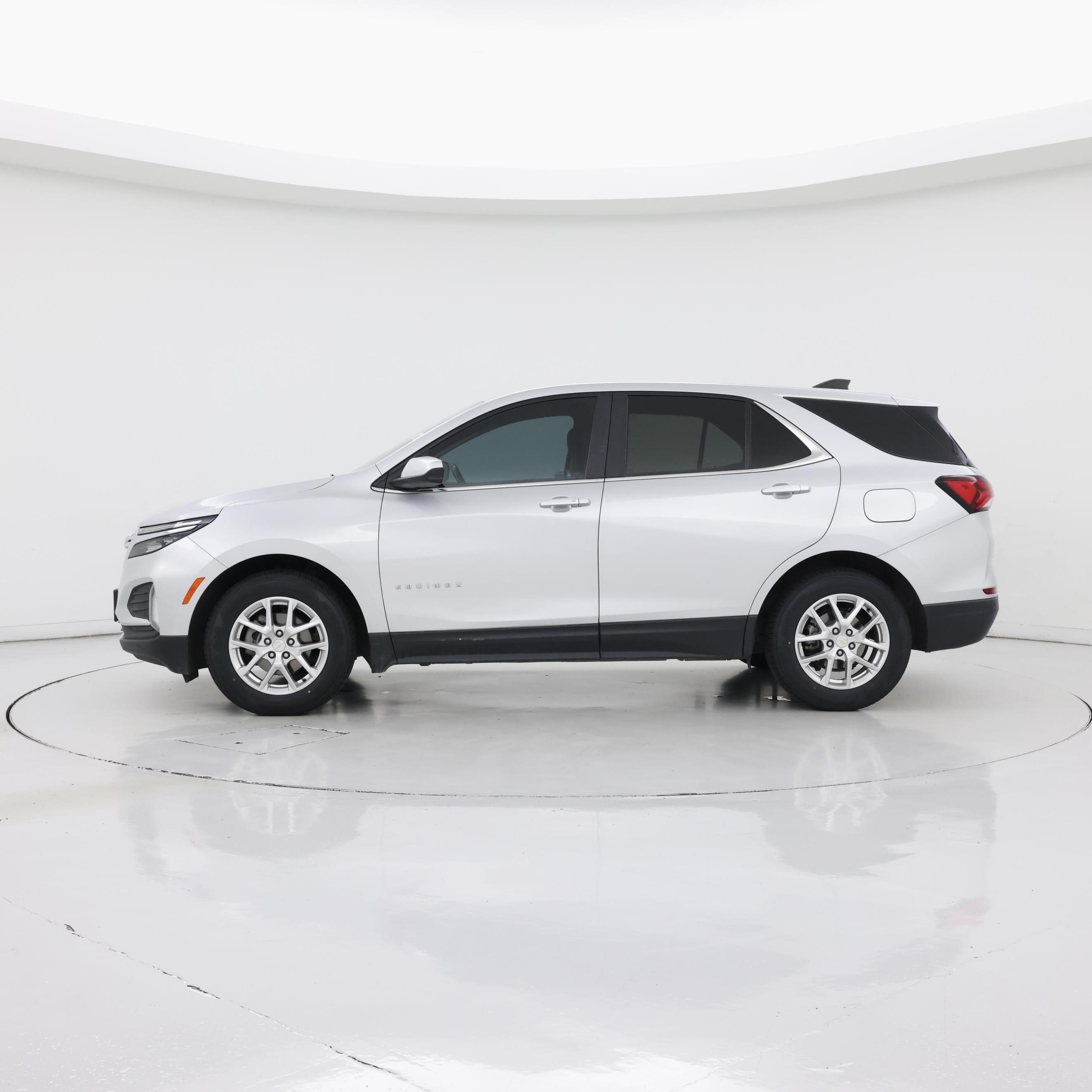 Thumbnail: 2022 Chevrolet Equinox - 3
