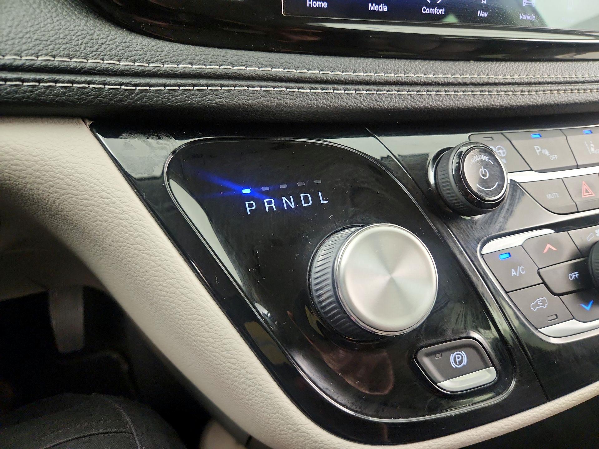 Thumbnail: 2022 Chrysler Pacifica - 17