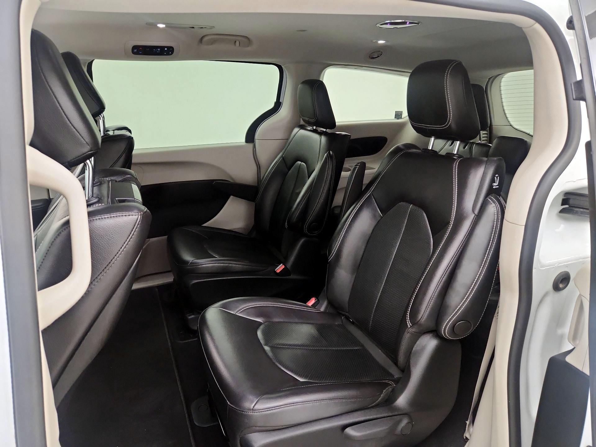 Thumbnail: 2022 Chrysler Pacifica - 18