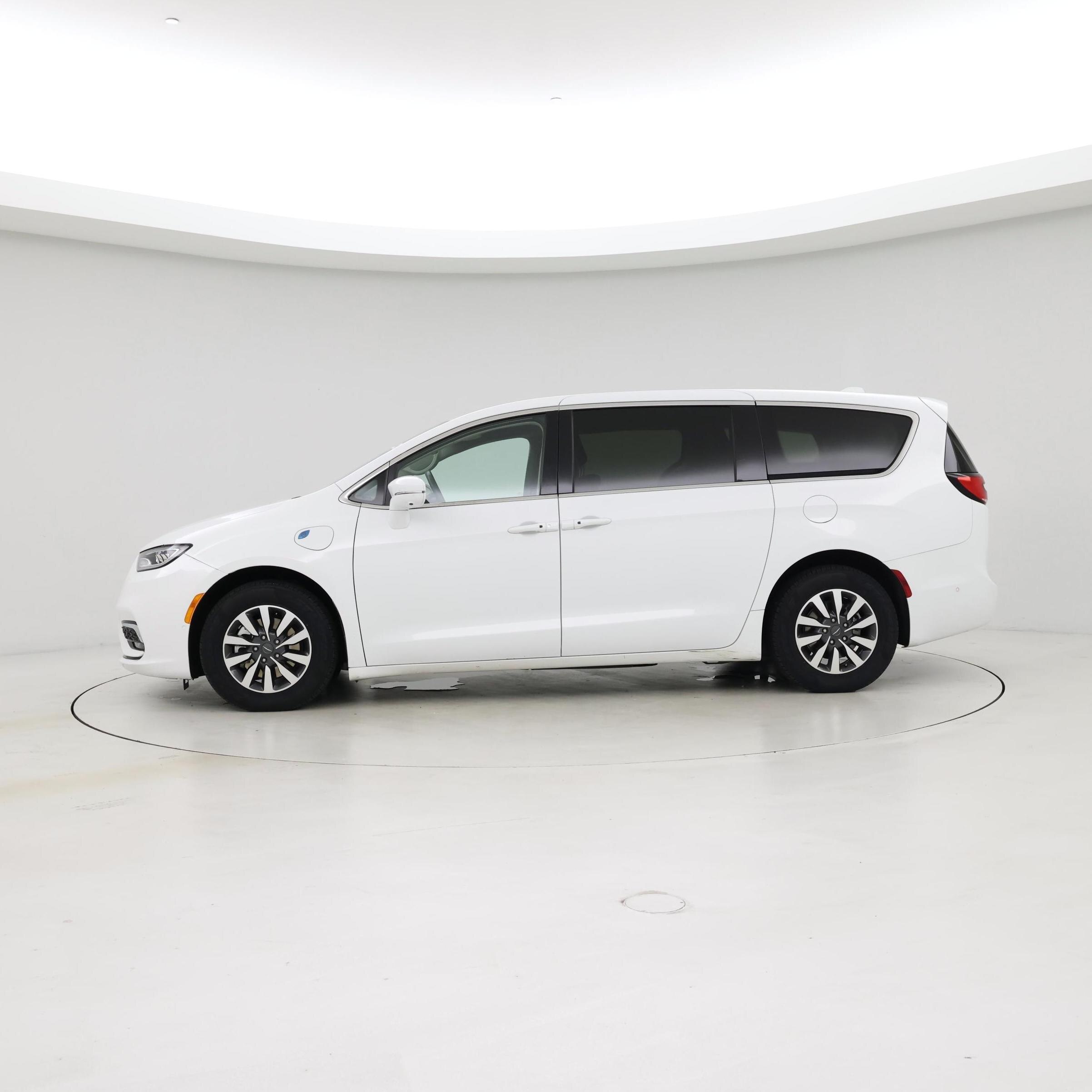 Thumbnail: 2022 Chrysler Pacifica - 3