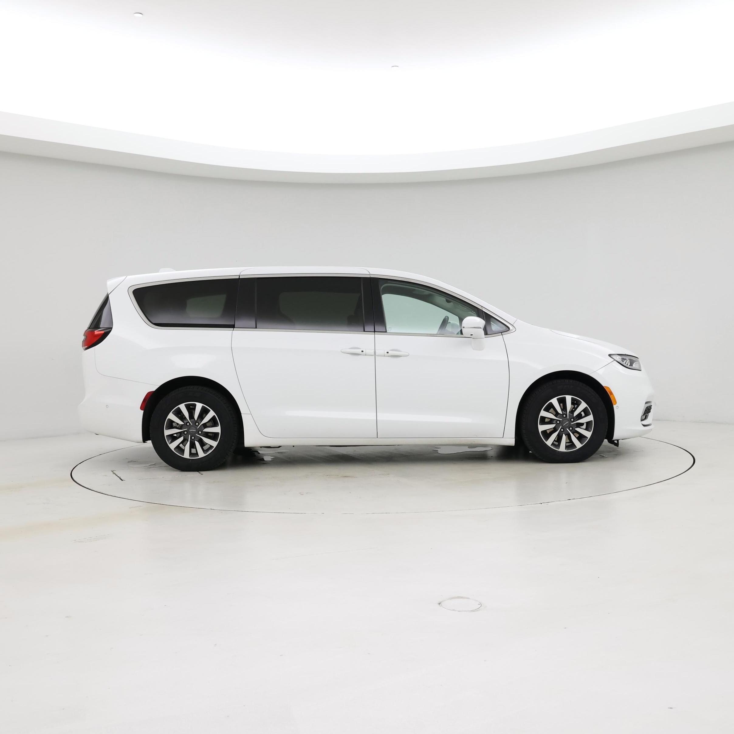Thumbnail: 2022 Chrysler Pacifica - 7