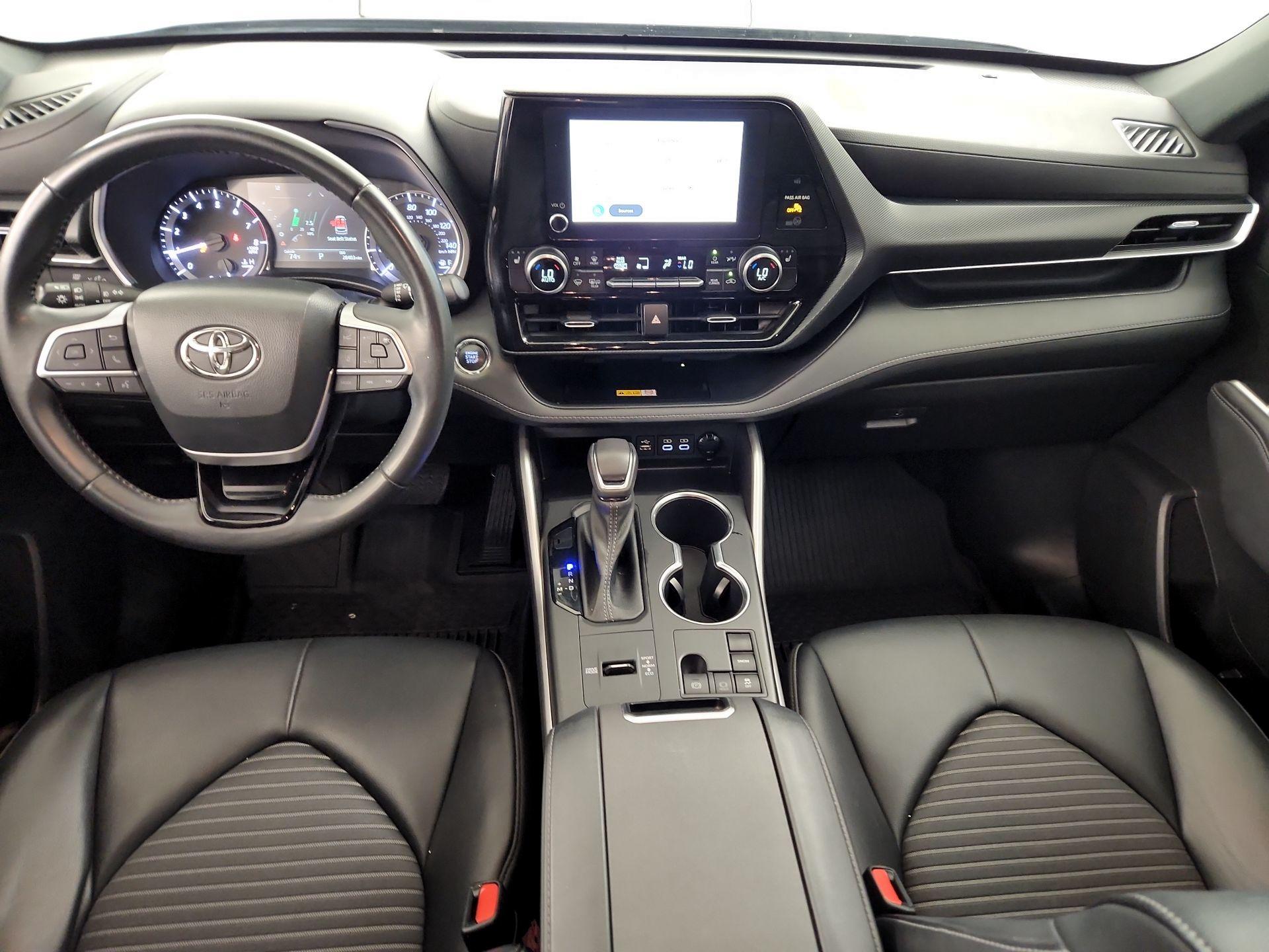 Thumbnail: 2023 Toyota Highlander - 9