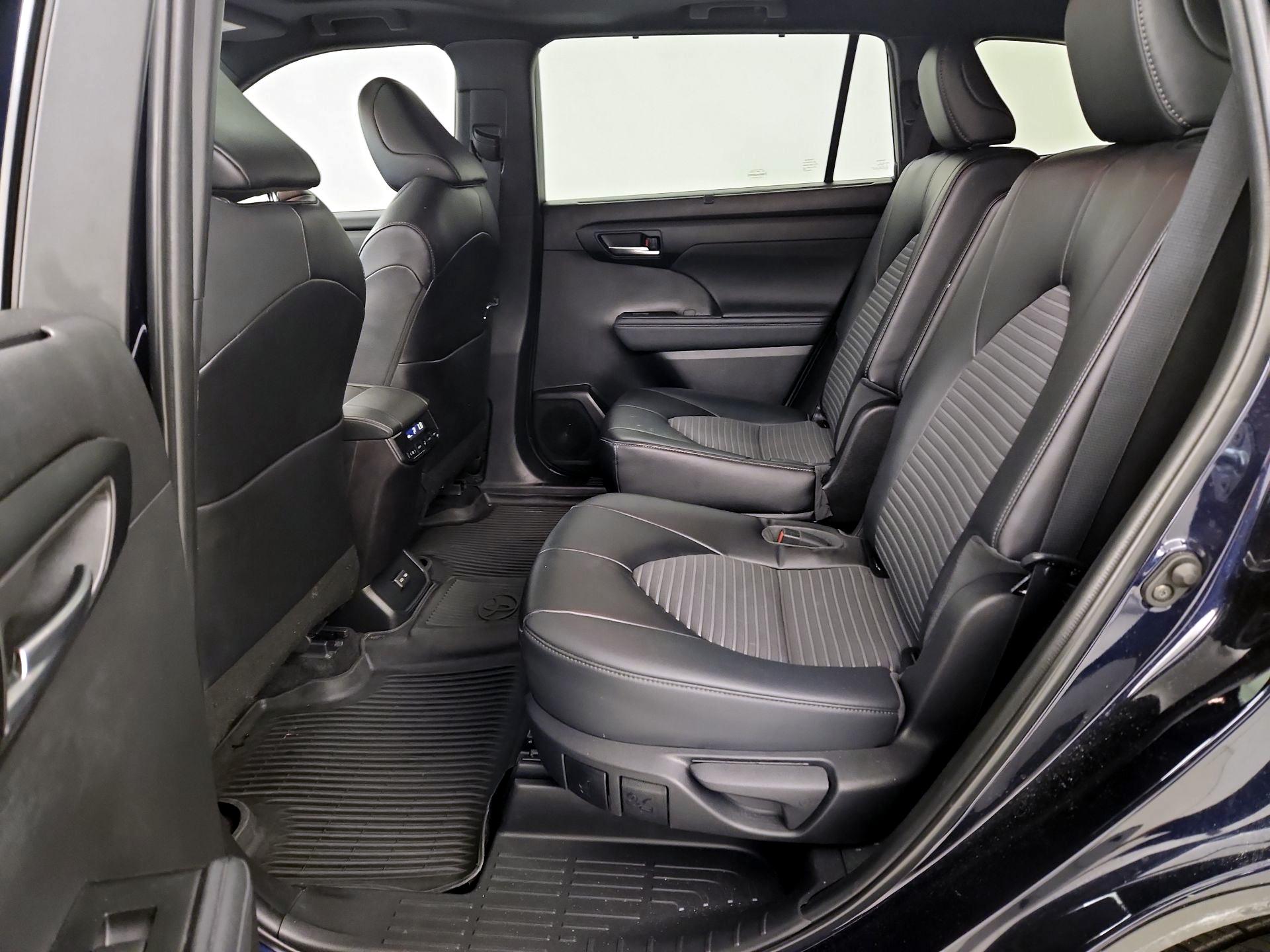 Thumbnail: 2023 Toyota Highlander - 20