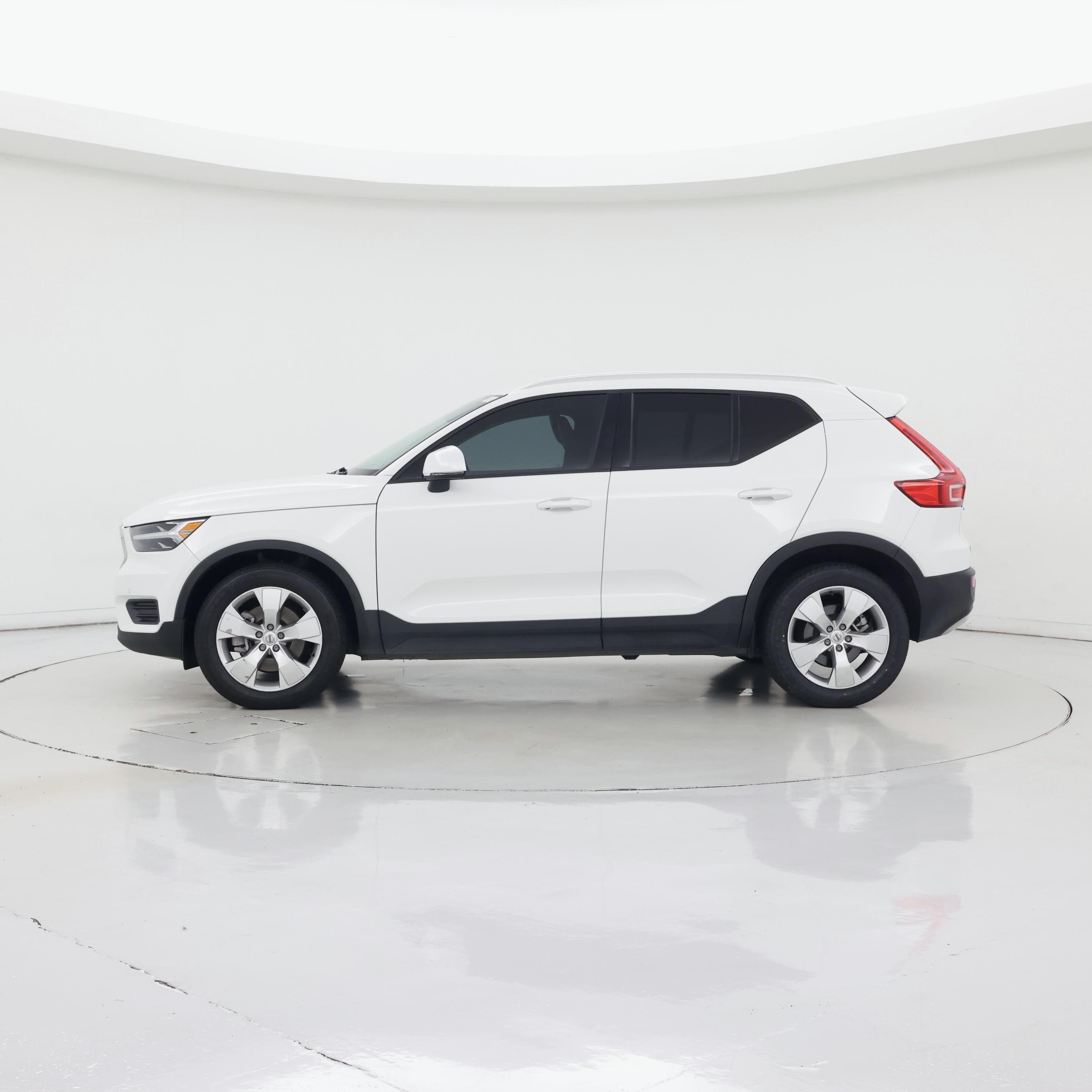 Thumbnail: 2020 Volvo XC40 - 3