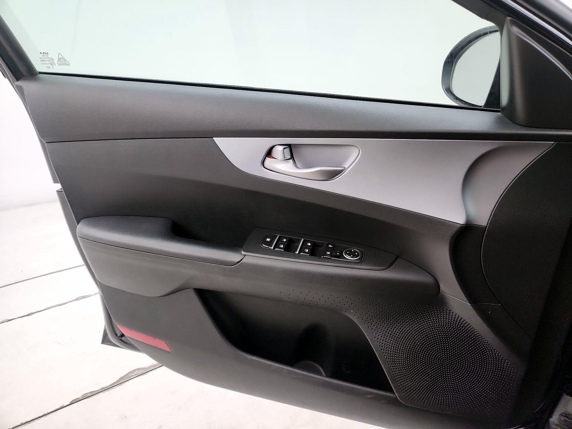 Thumbnail: 2023 Kia Forte - 12