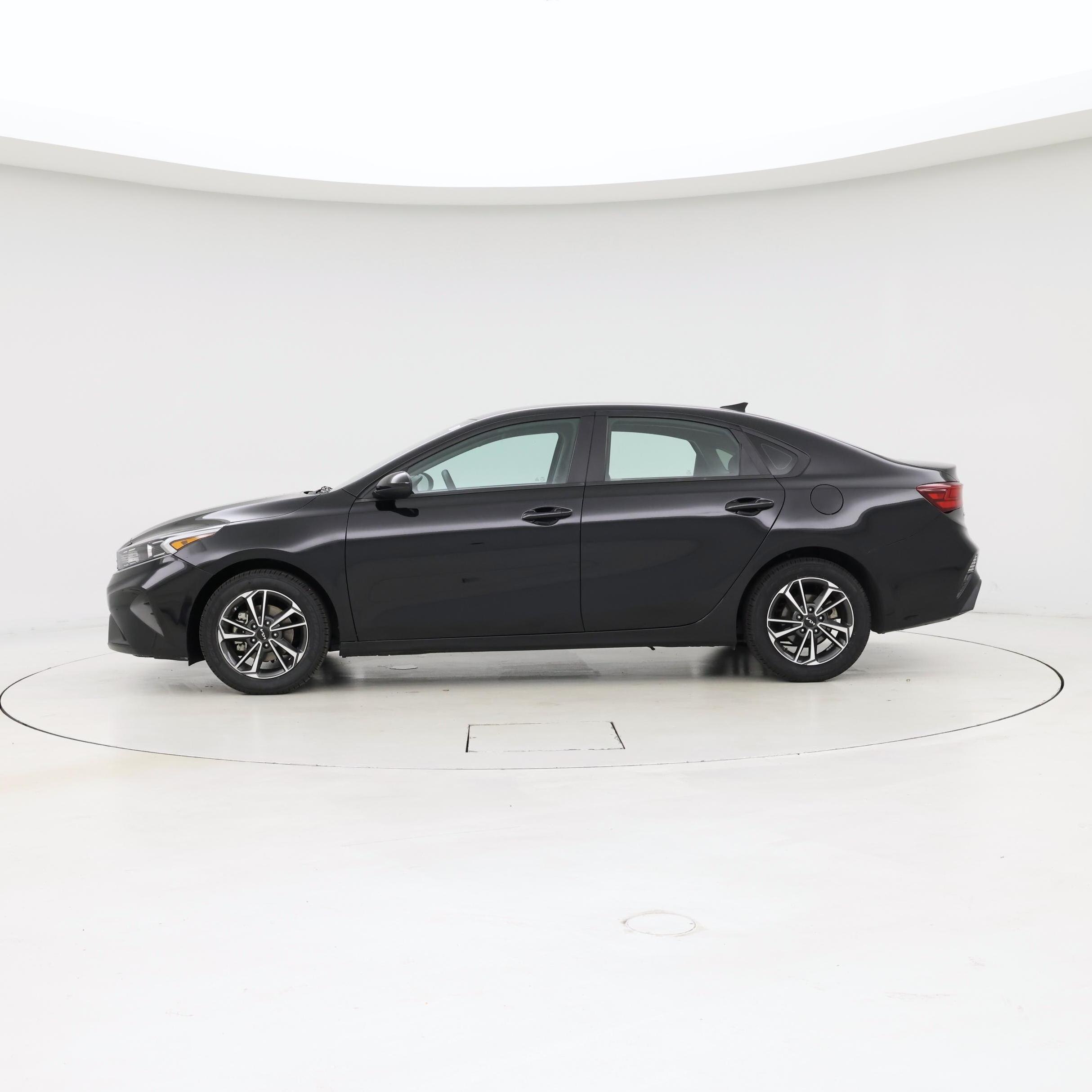 Thumbnail: 2023 Kia Forte - 3