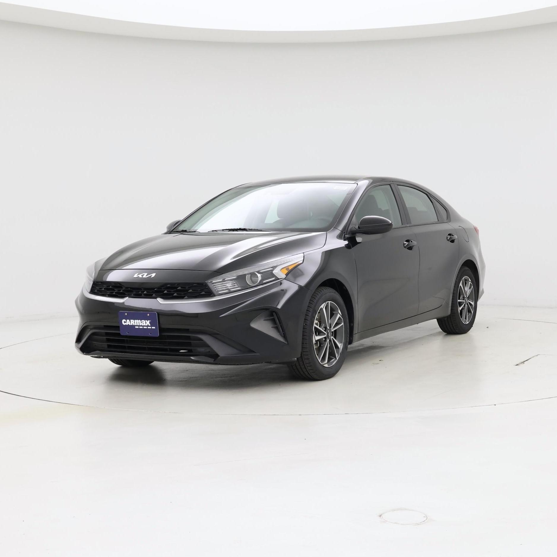 Thumbnail: 2023 Kia Forte - 4