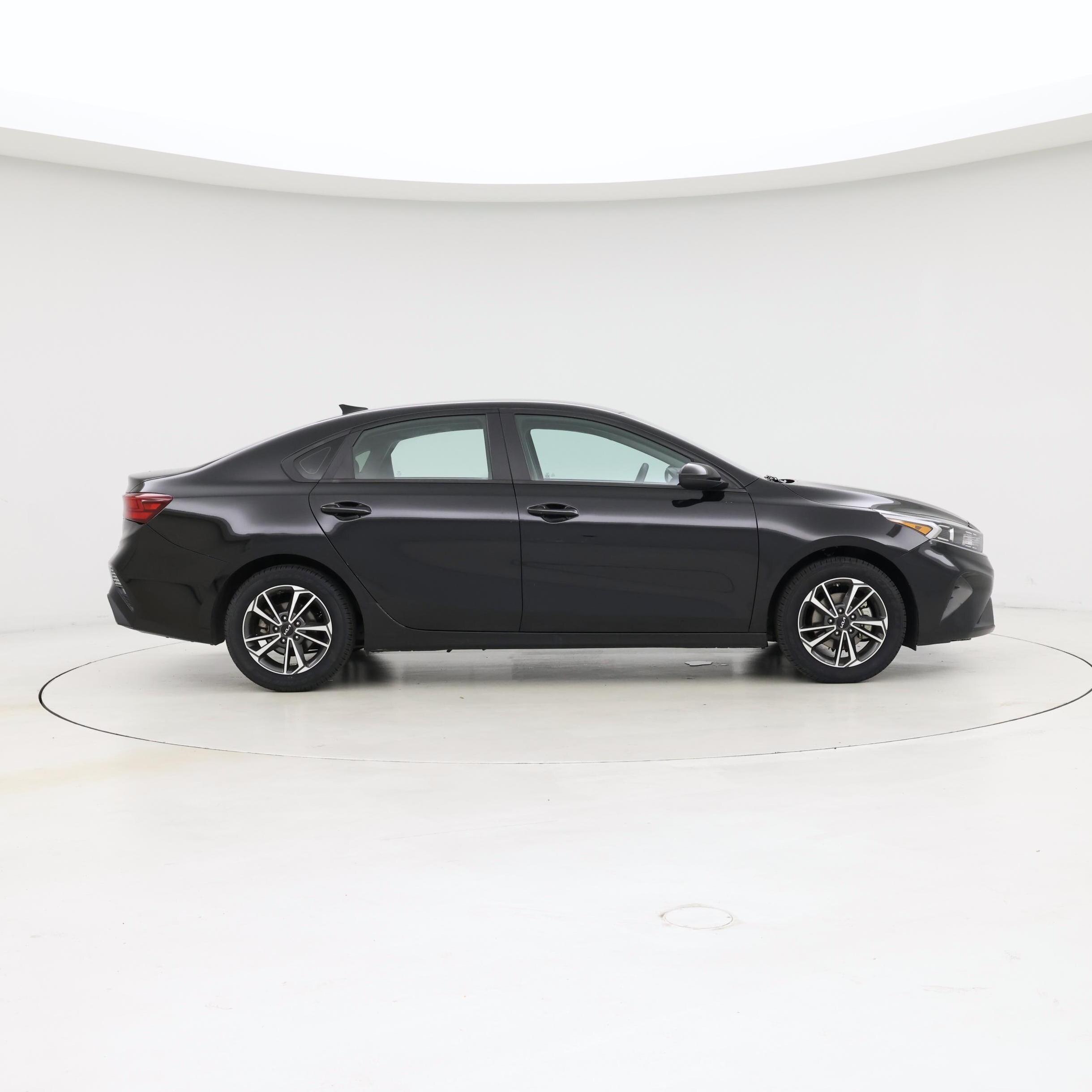 Thumbnail: 2023 Kia Forte - 7