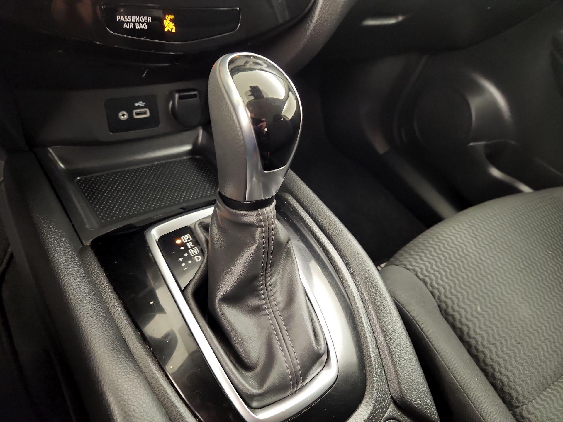 Thumbnail: 2020 Nissan Rogue Sport - 17
