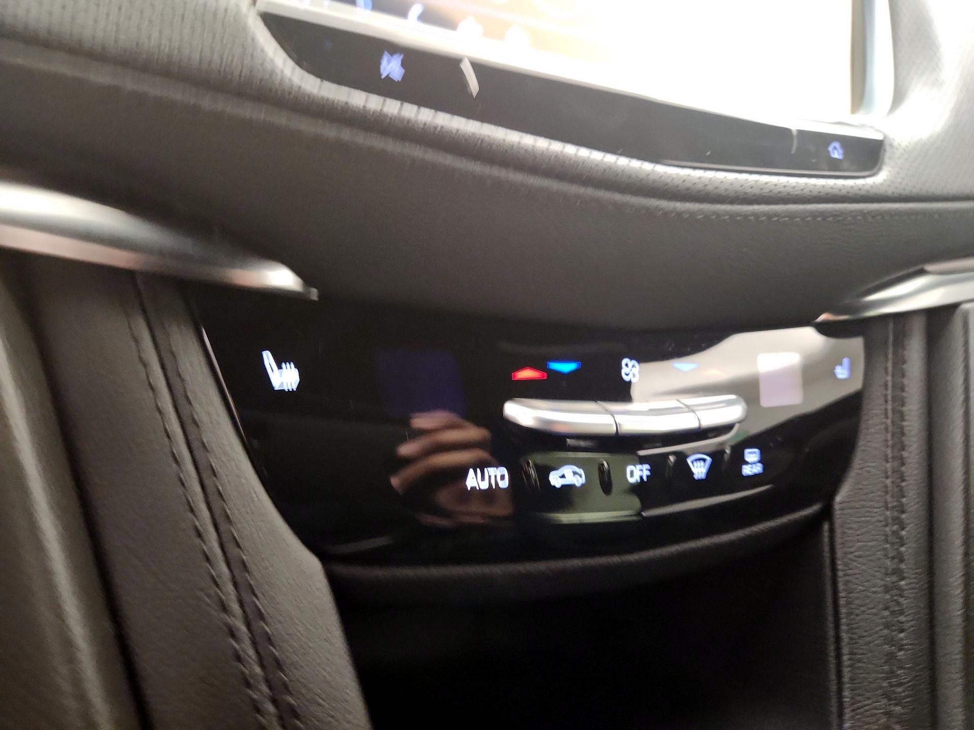 Thumbnail: 2022 Cadillac XT5 - 16