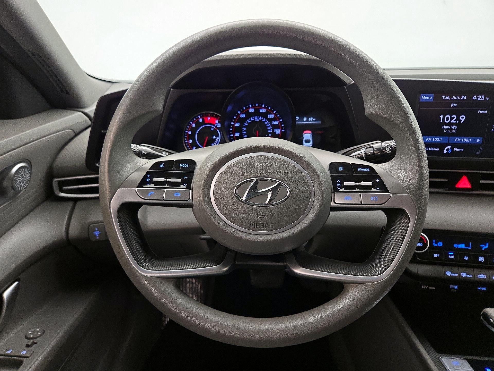 Thumbnail: 2023 Hyundai Elantra - 10