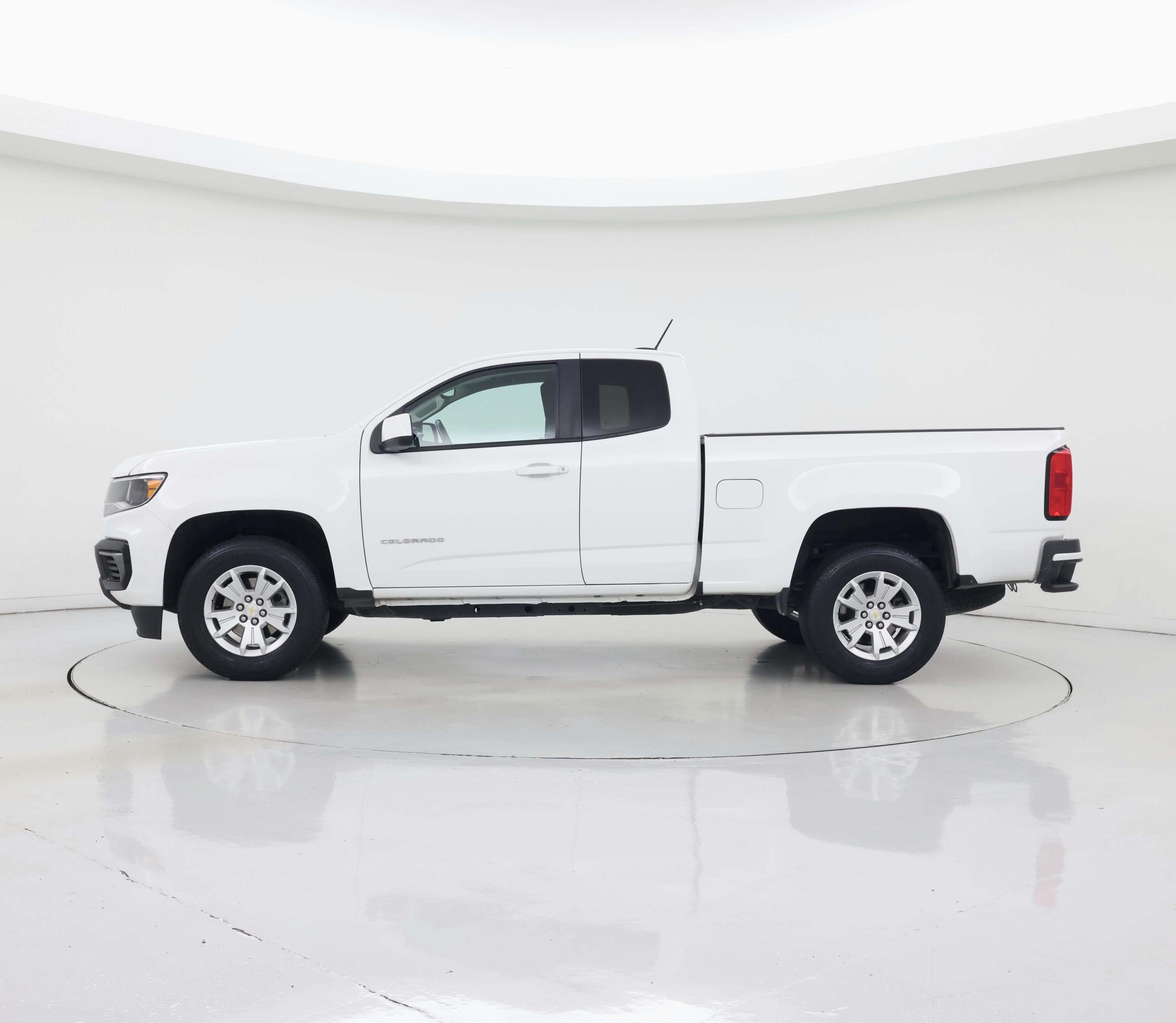 Thumbnail: 2022 Chevrolet Colorado - 3