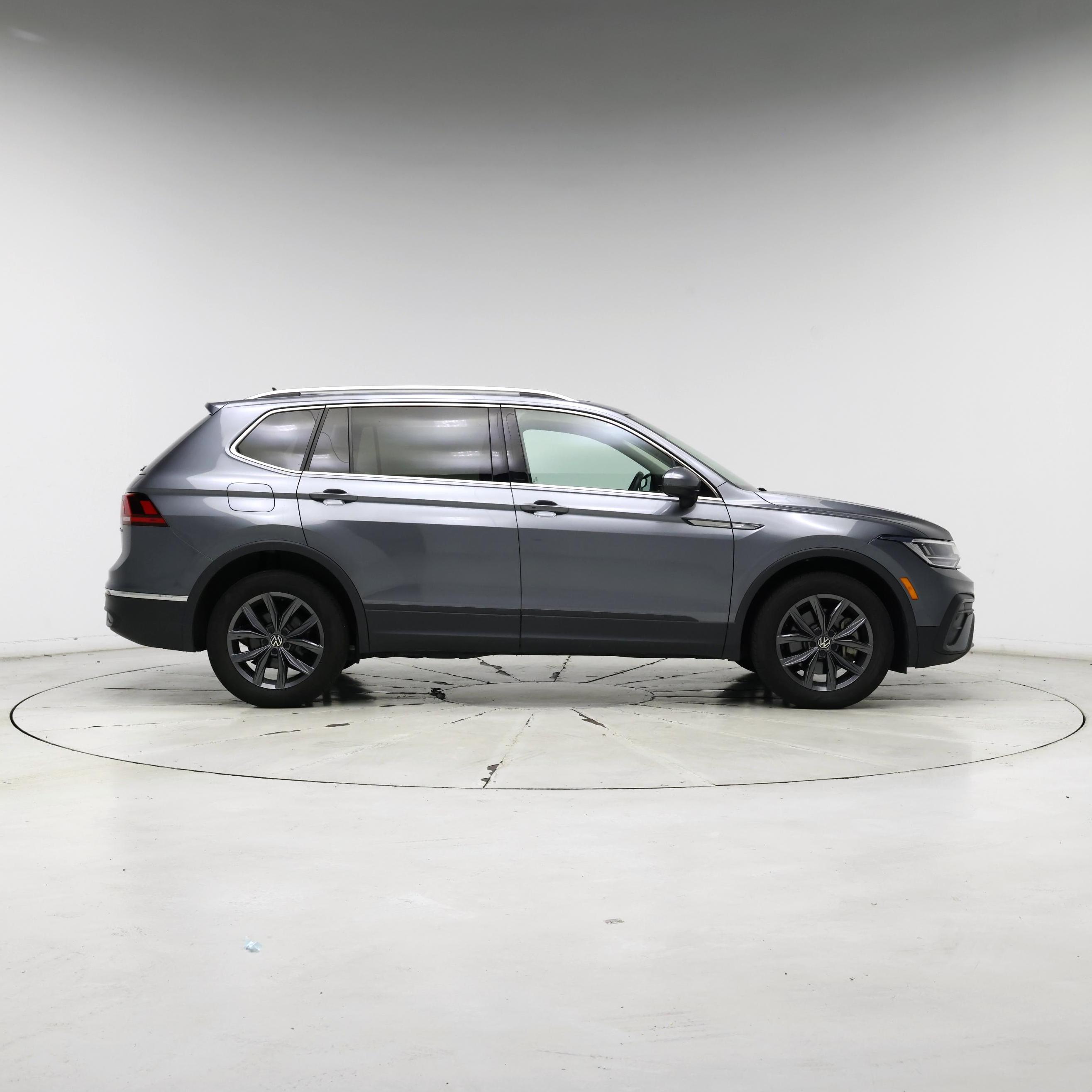 Thumbnail: 2022 Volkswagen Tiguan - 7