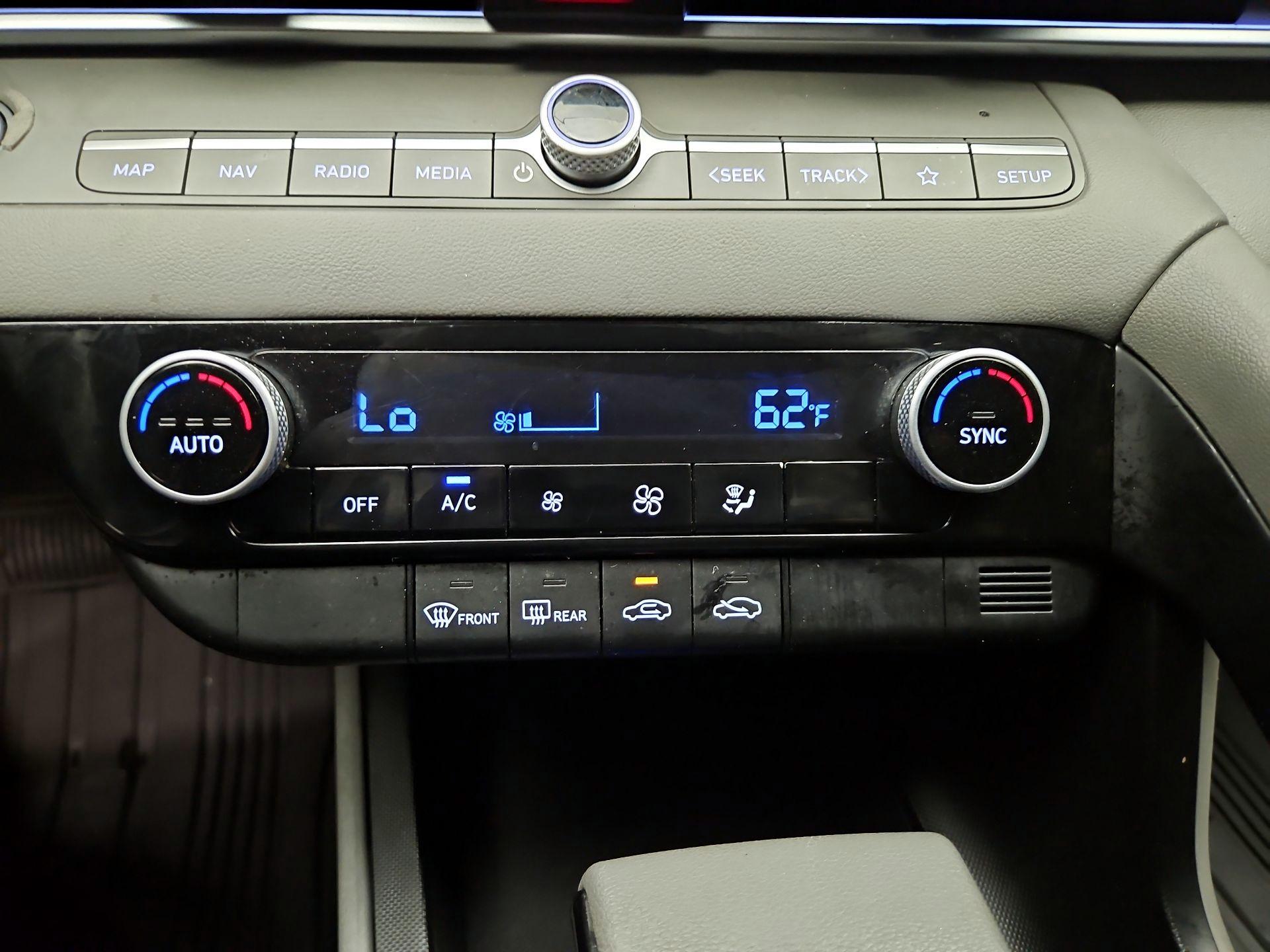 Thumbnail: 2024 Hyundai Elantra - 17