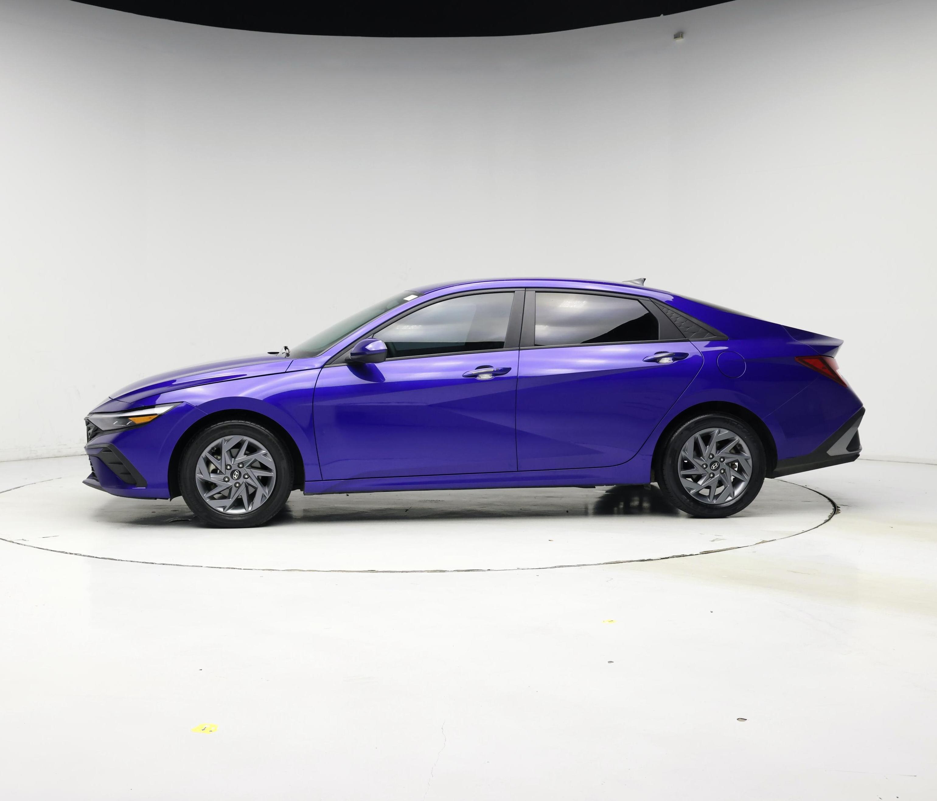 Thumbnail: 2024 Hyundai Elantra - 3