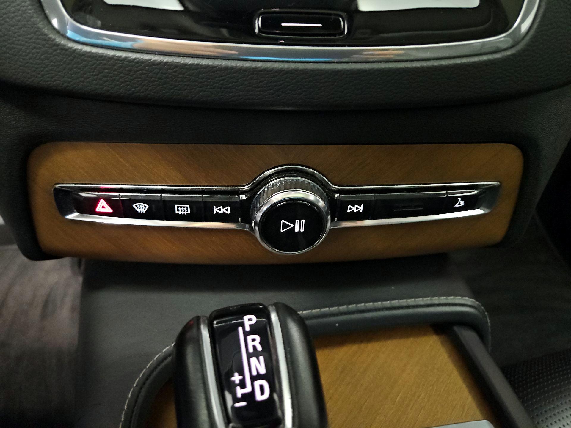 Thumbnail: 2019 Volvo XC90 - 17