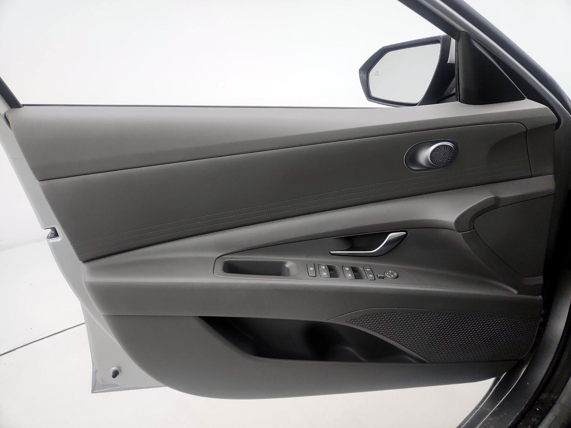 Thumbnail: 2022 Hyundai Elantra - 12