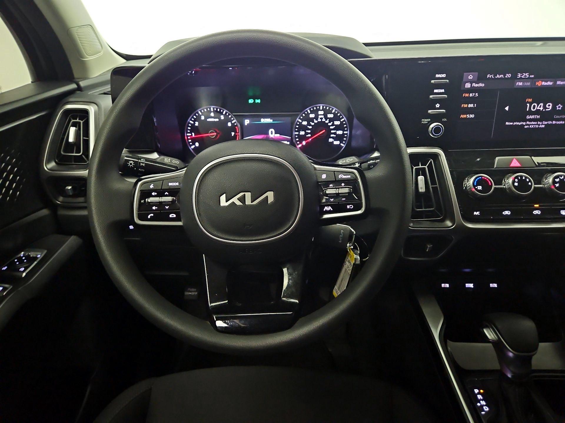 Thumbnail: 2023 Kia Sorento - 10