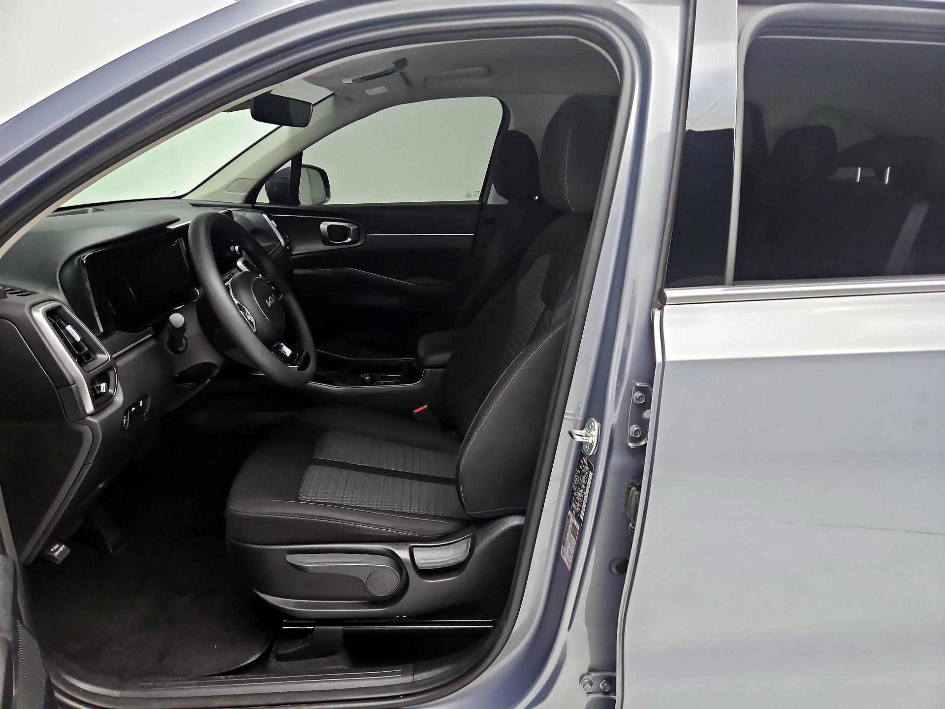 Thumbnail: 2023 Kia Sorento - 11