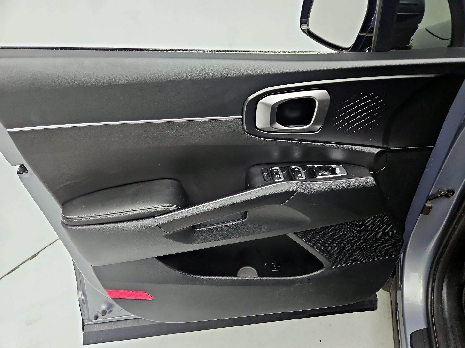 Thumbnail: 2023 Kia Sorento - 12
