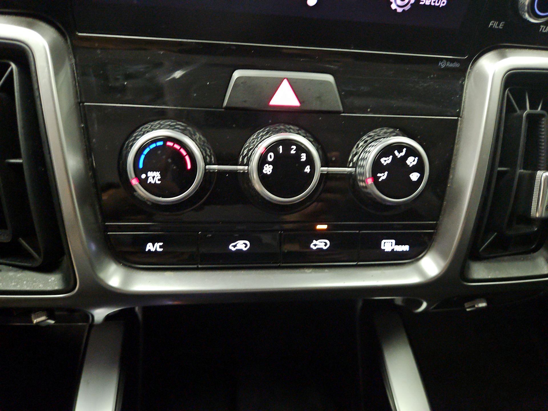 Thumbnail: 2023 Kia Sorento - 16