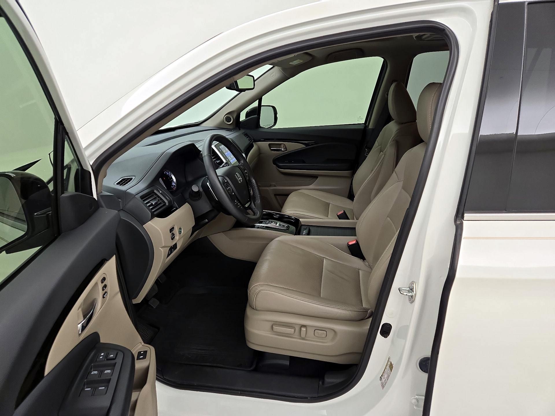 Thumbnail: 2017 Honda Pilot - 11