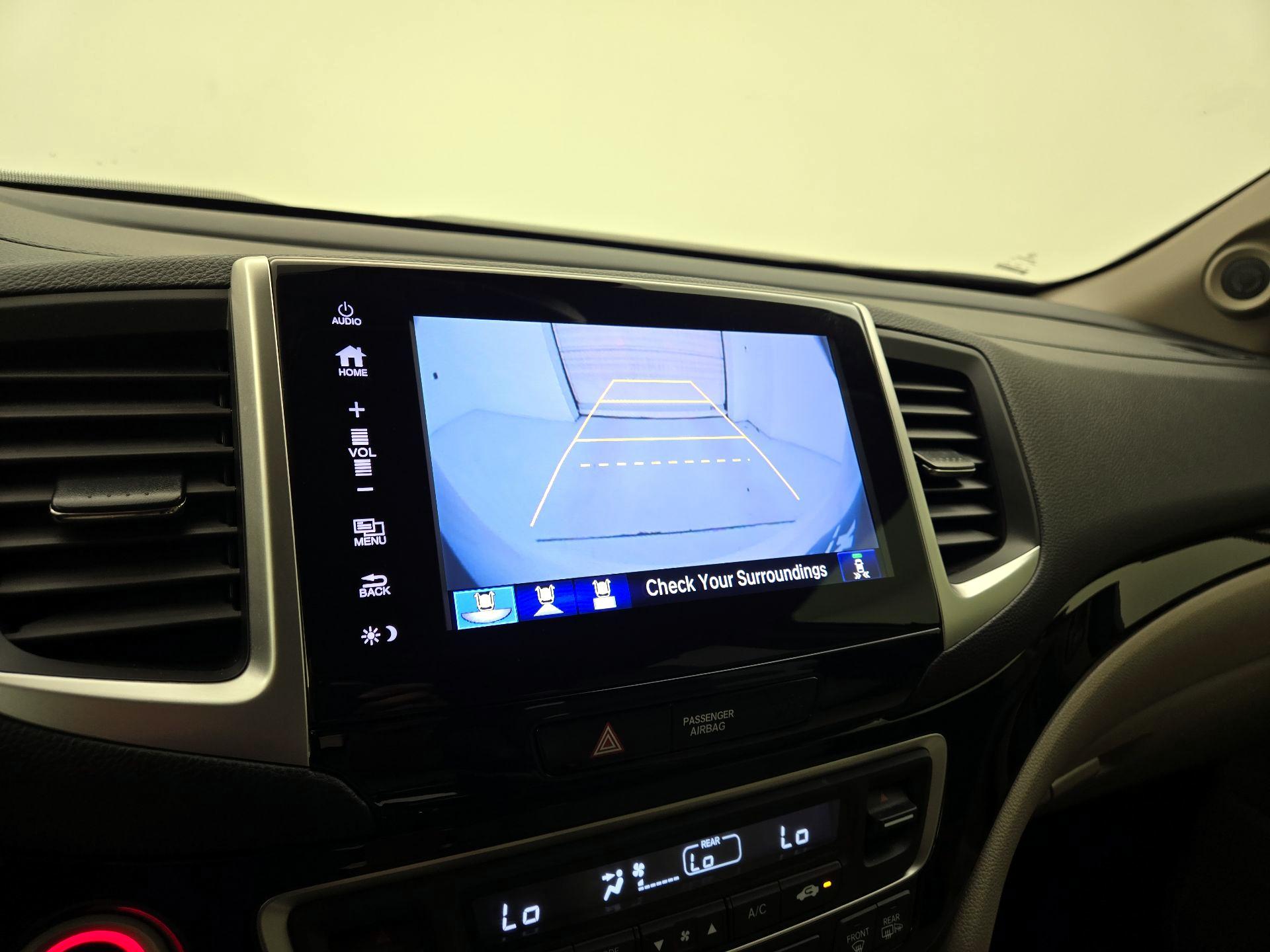 Thumbnail: 2017 Honda Pilot - 15