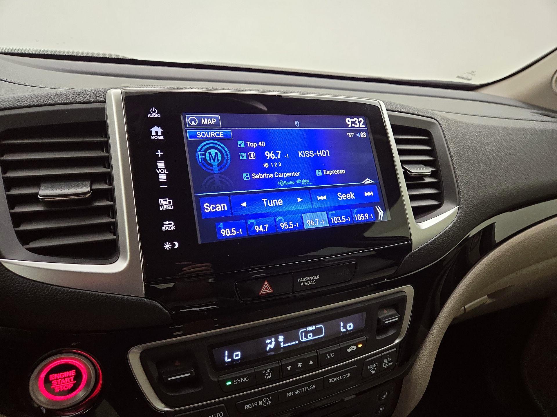 Thumbnail: 2017 Honda Pilot - 16