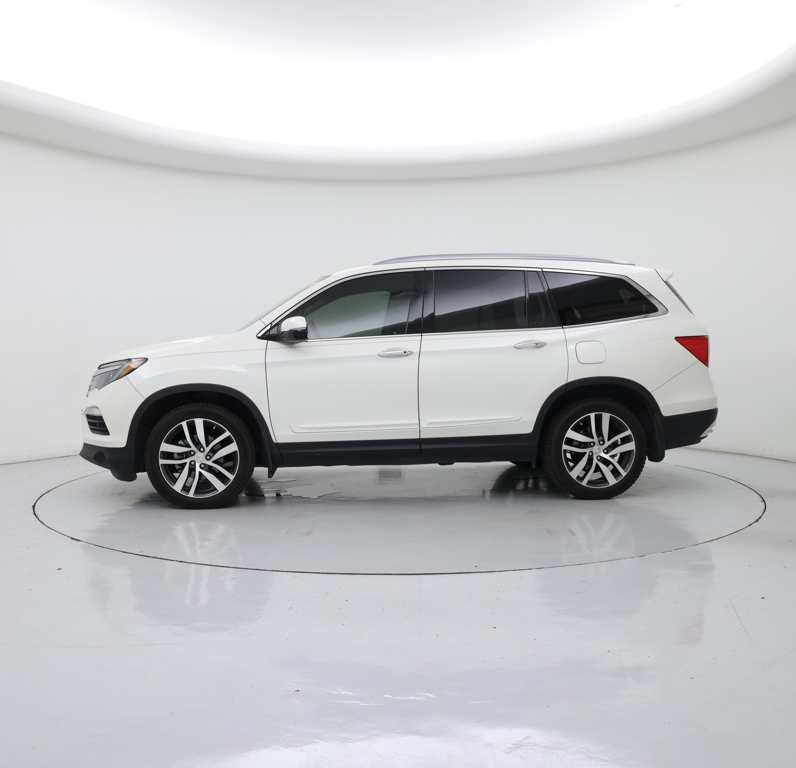 Thumbnail: 2017 Honda Pilot - 3