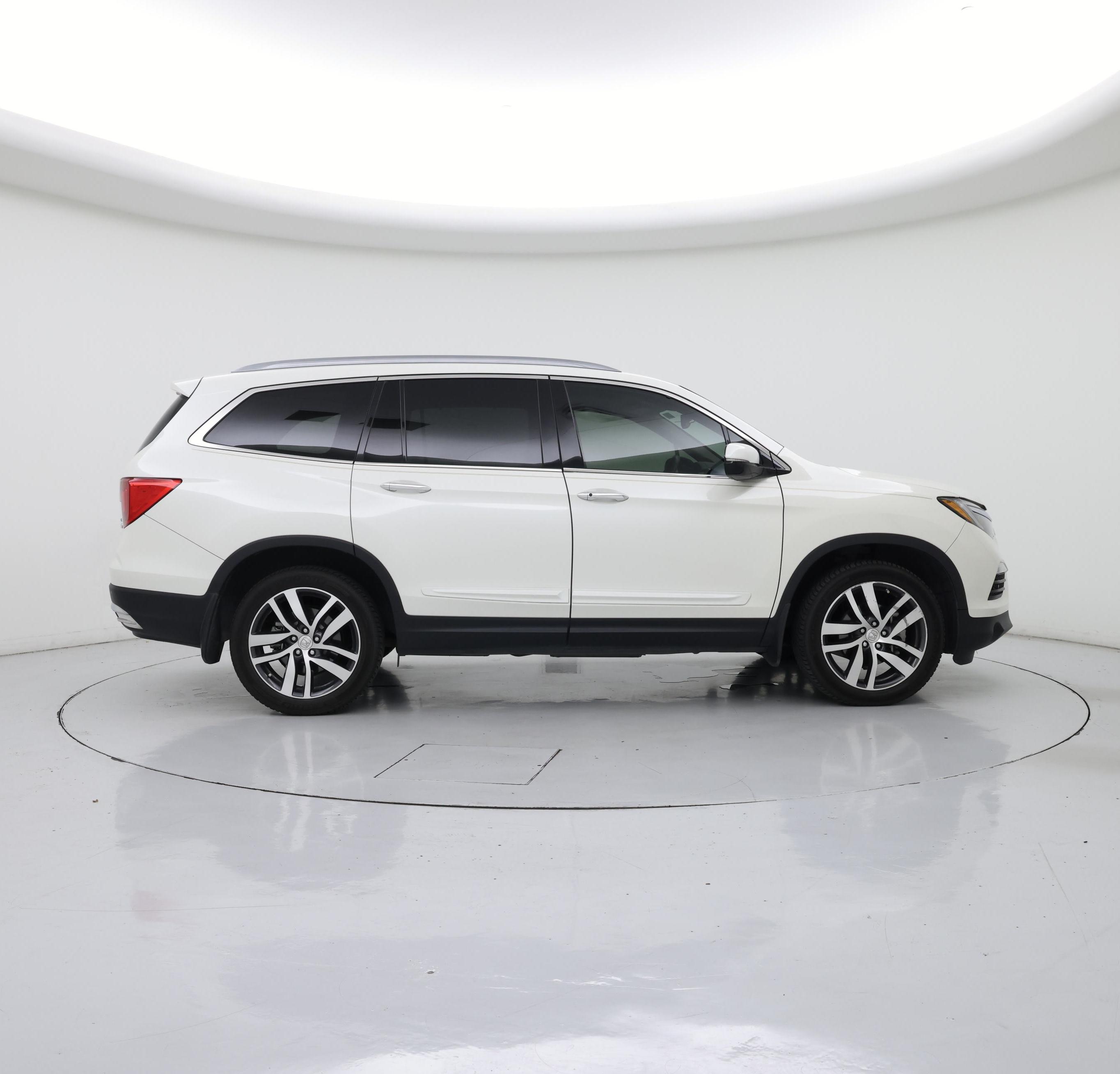 Thumbnail: 2017 Honda Pilot - 7