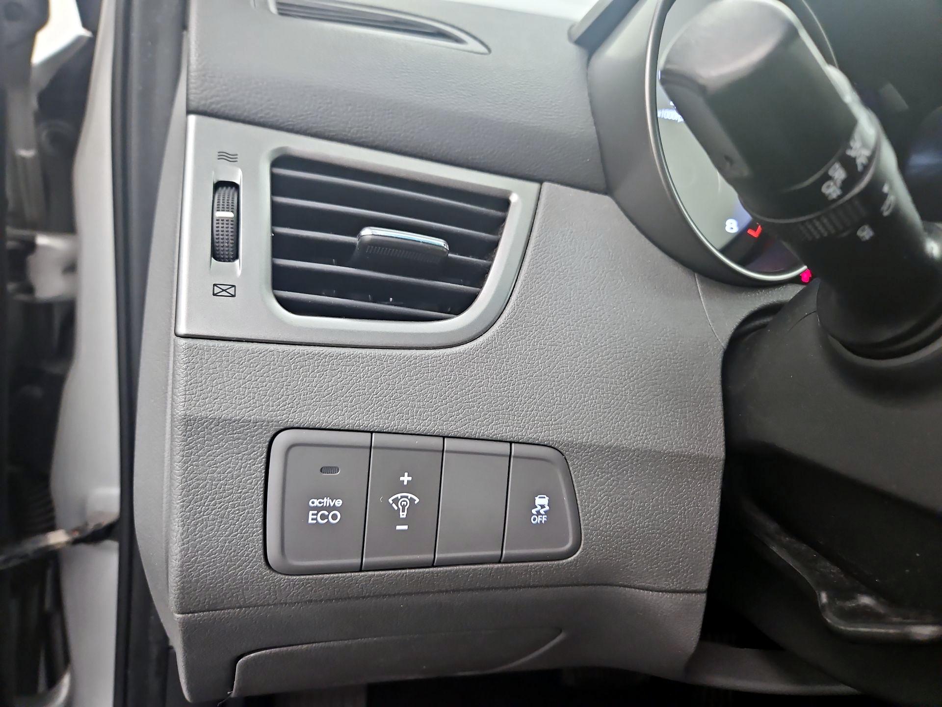 Thumbnail: 2013 Hyundai Elantra - 13