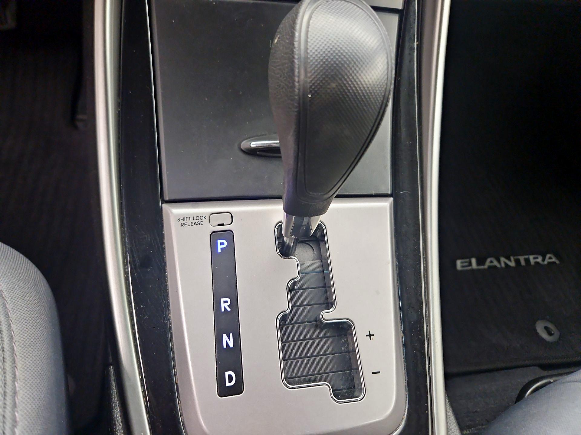 Thumbnail: 2013 Hyundai Elantra - 16