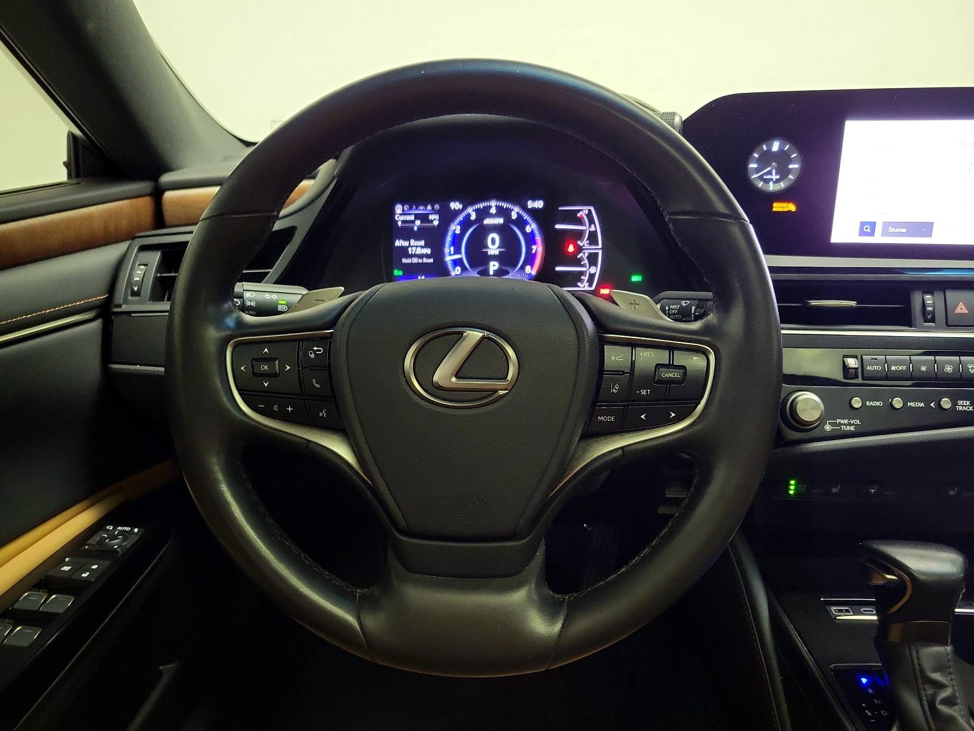 Thumbnail: 2023 Lexus ES - 10