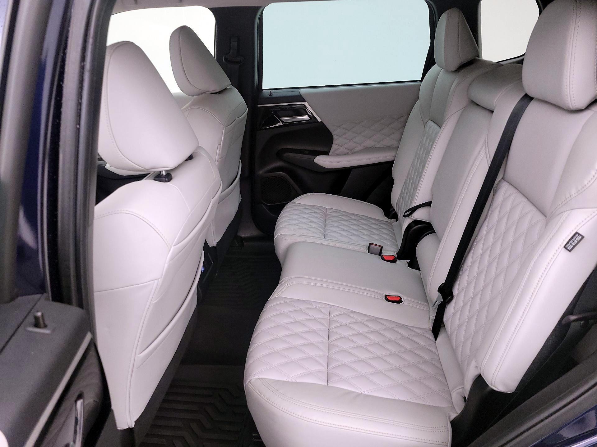 Thumbnail: 2022 Mitsubishi Outlander - 20