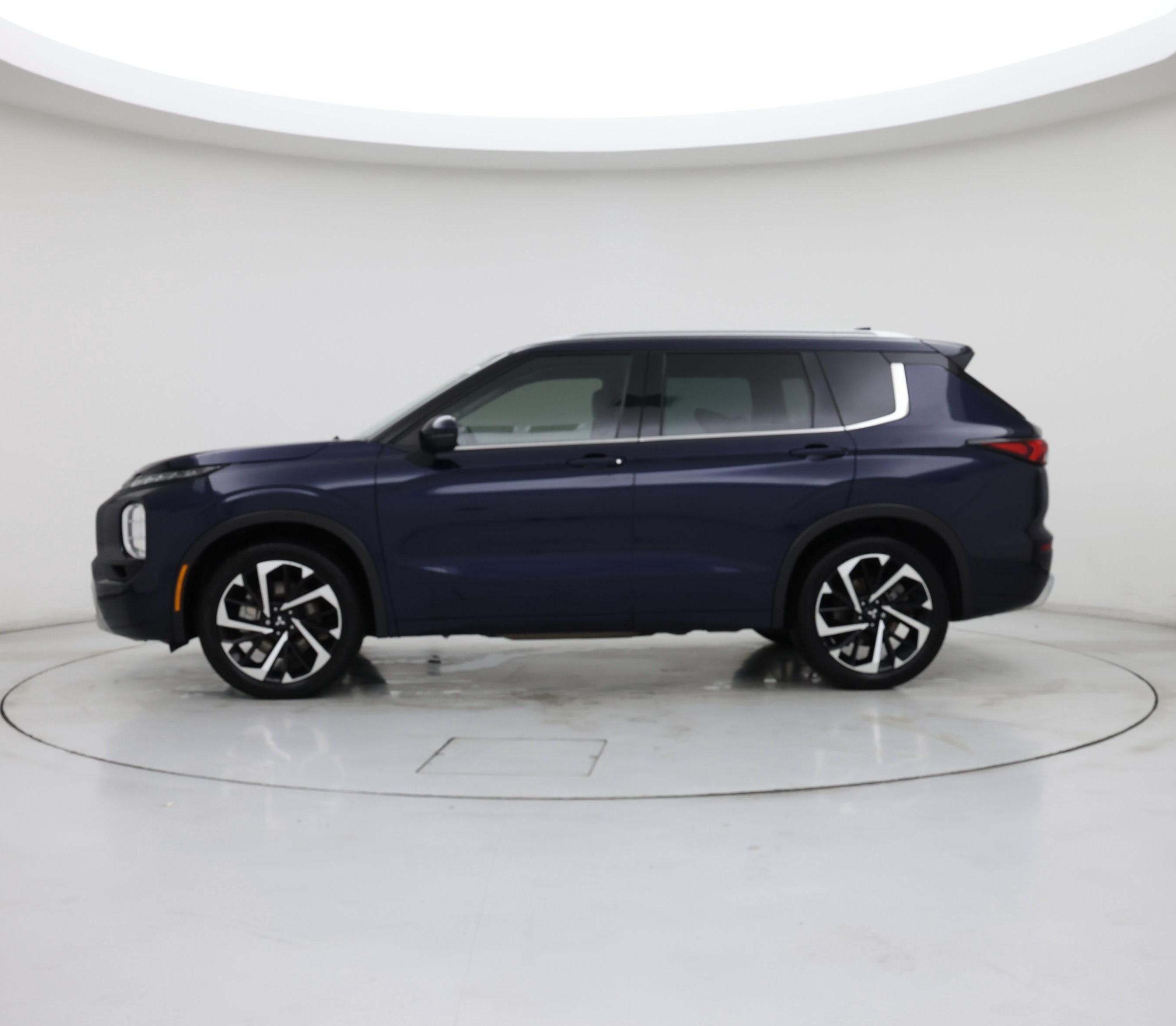 Thumbnail: 2022 Mitsubishi Outlander - 3