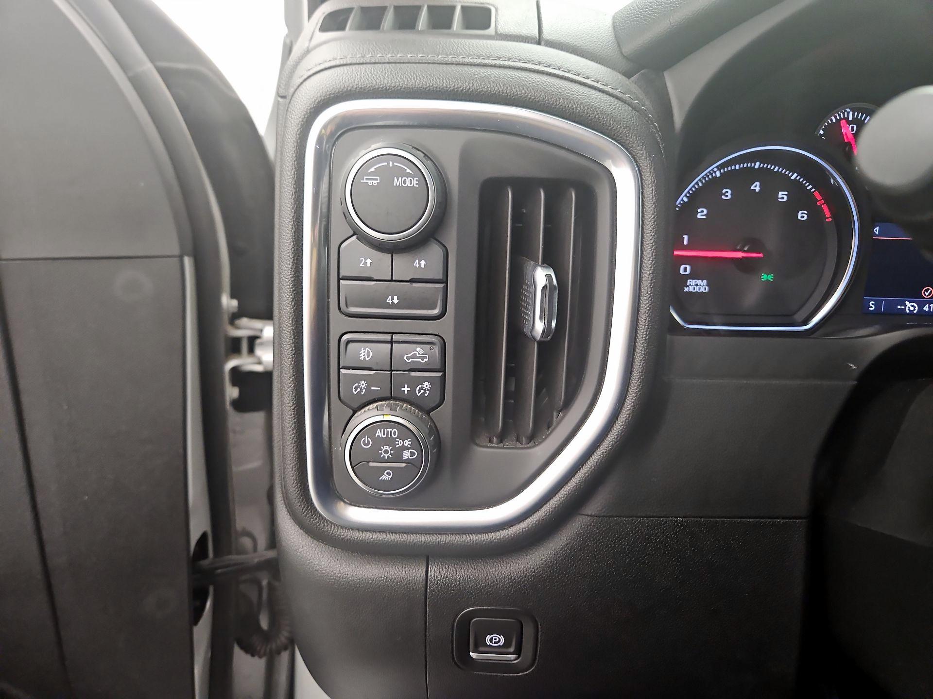 Thumbnail: 2020 Chevrolet Silverado 2500 - 13