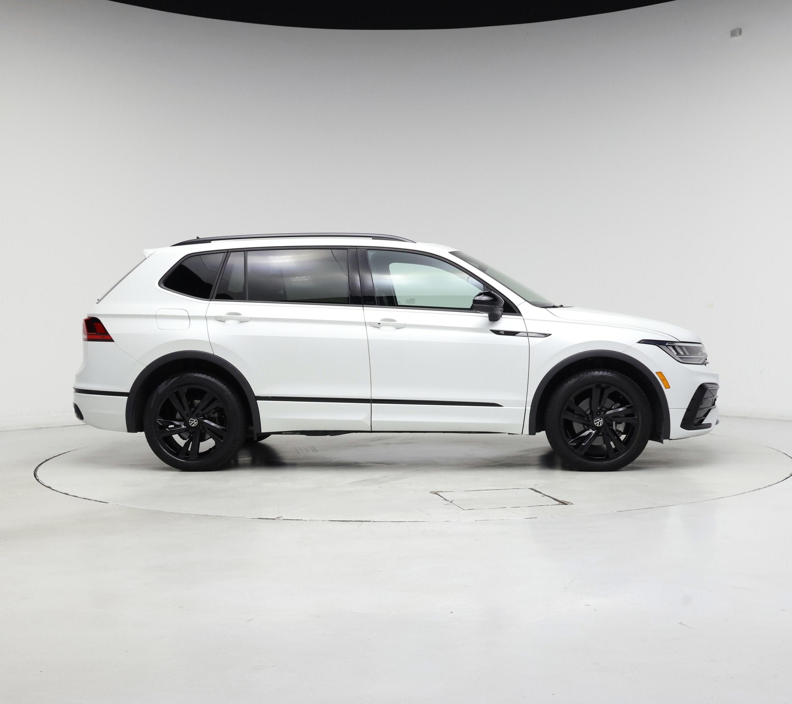 Thumbnail: 2023 Volkswagen Tiguan - 7