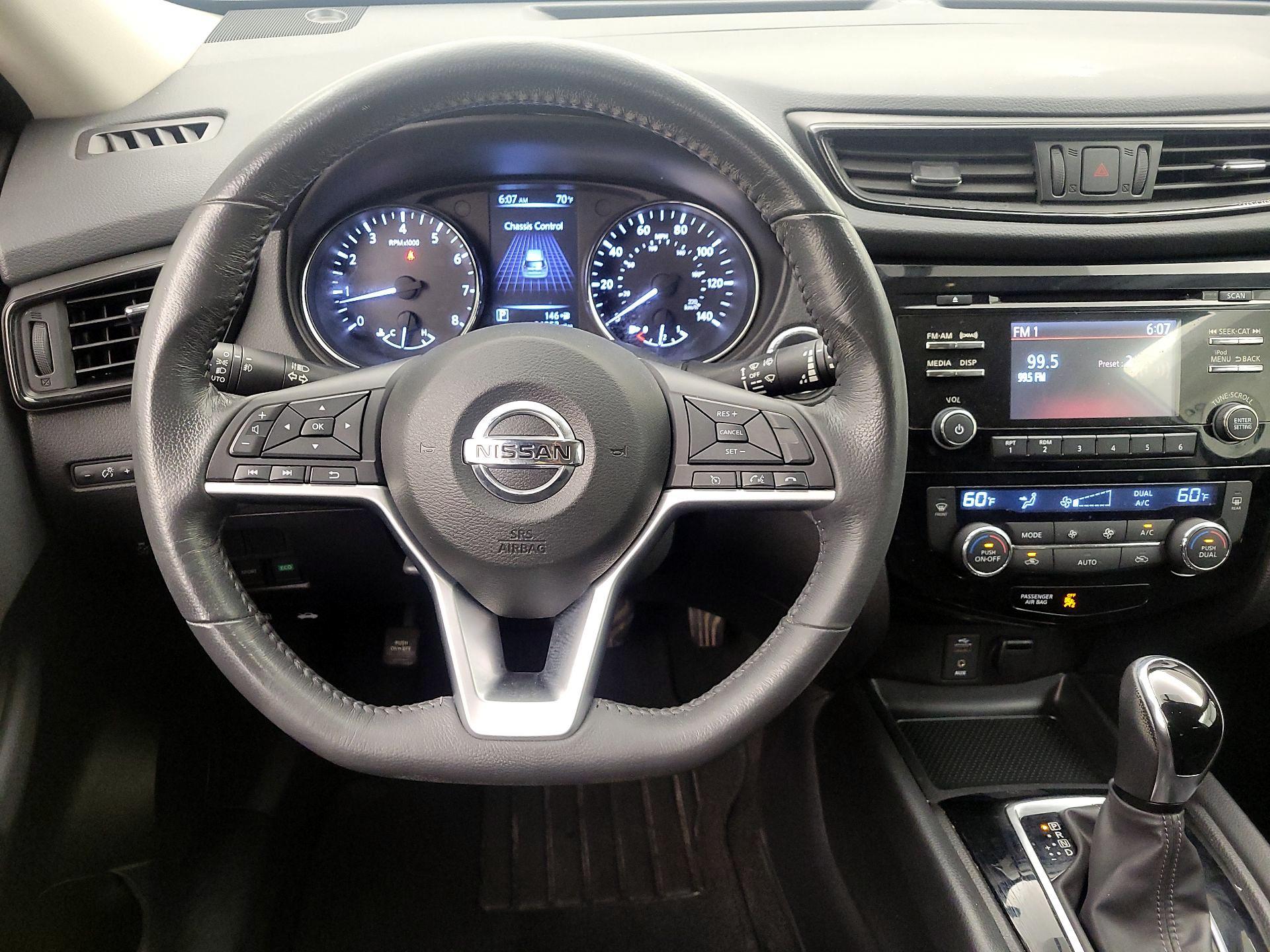 Thumbnail: 2017 Nissan Rogue - 10