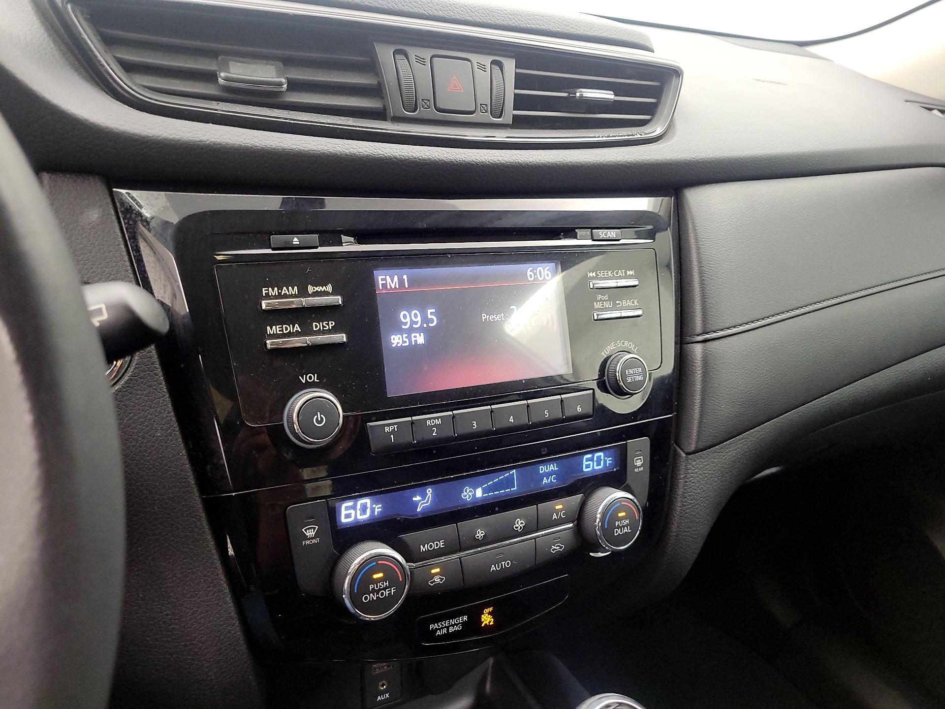 Thumbnail: 2017 Nissan Rogue - 15
