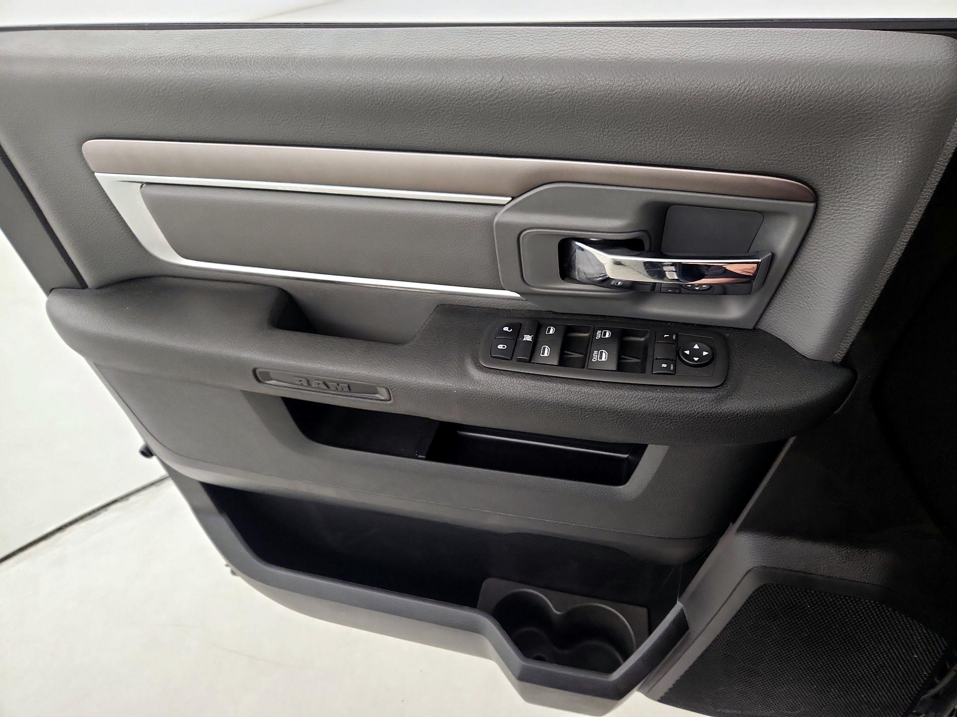 Thumbnail: 2023 RAM 1500 Classic - 12