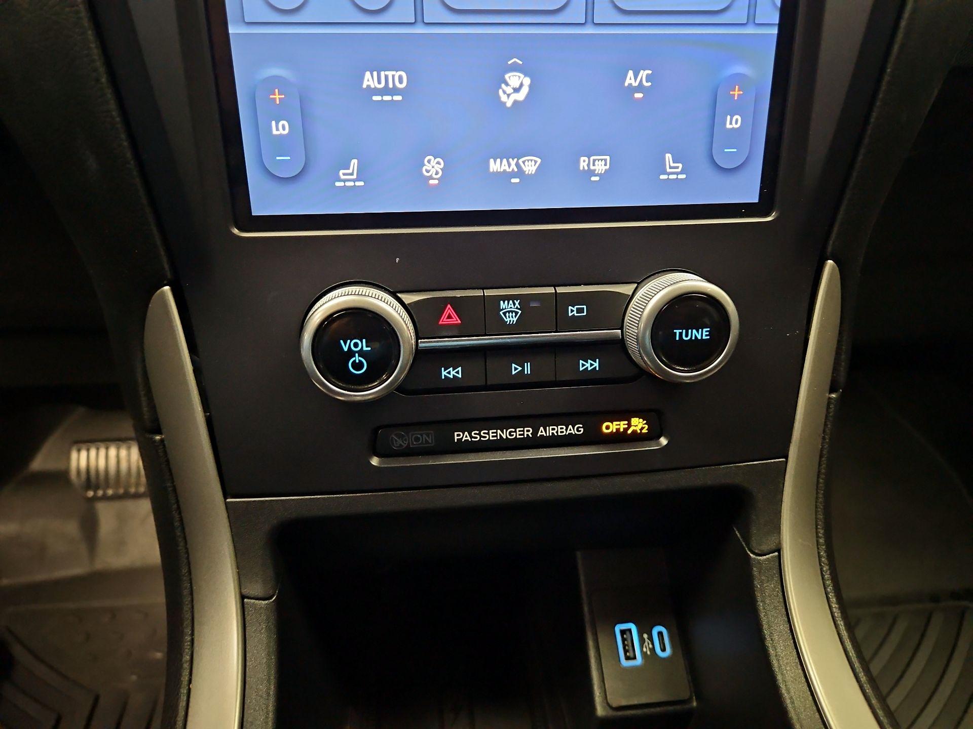 Thumbnail: 2021 Ford Edge - 17