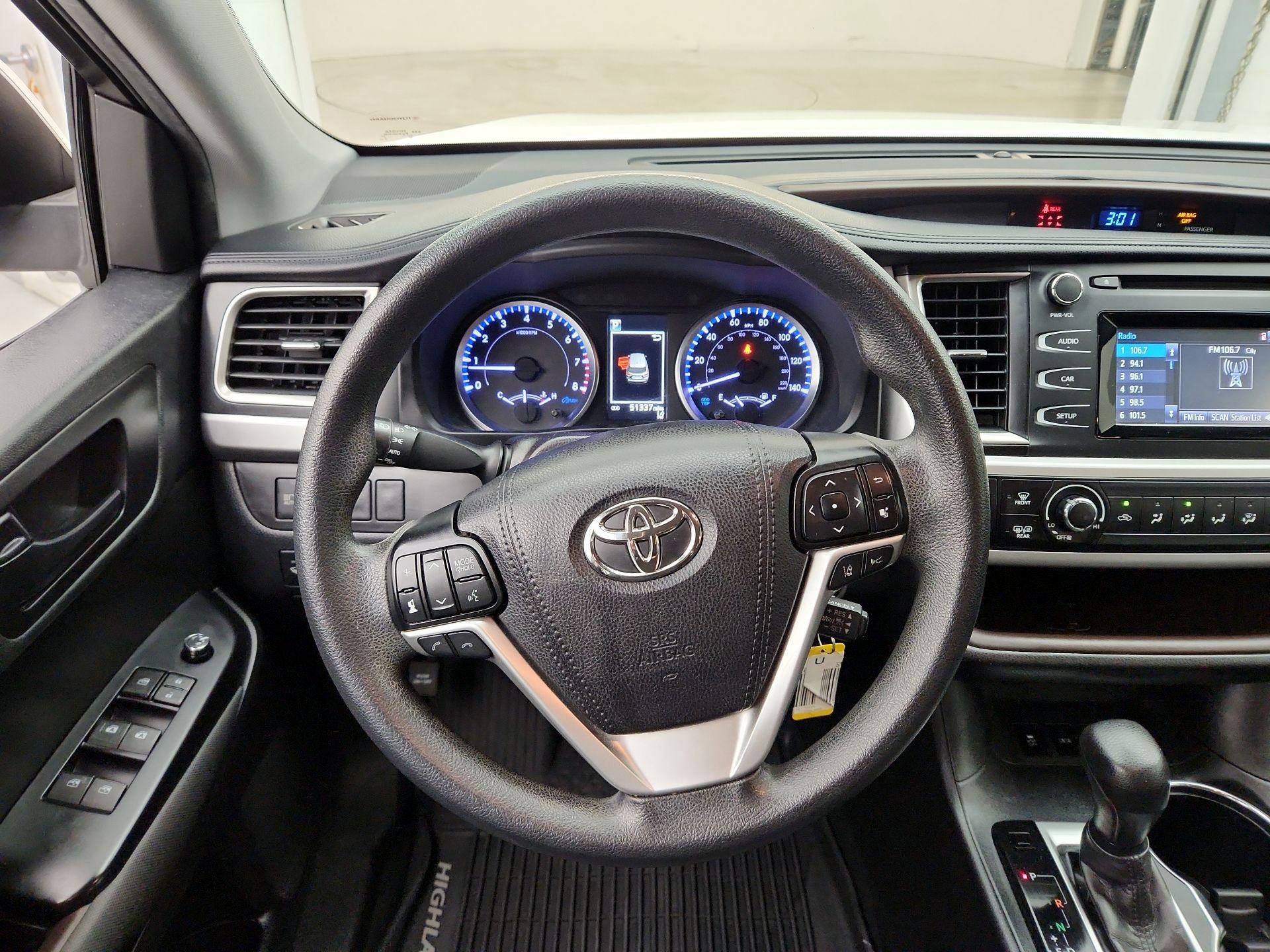 Thumbnail: 2019 Toyota Highlander - 10