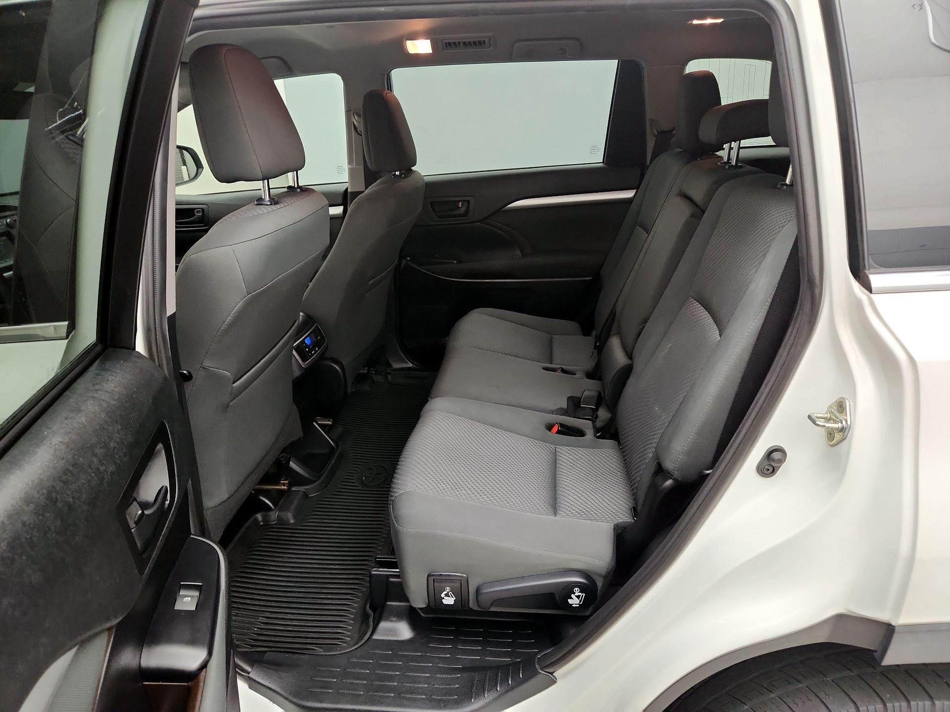Thumbnail: 2019 Toyota Highlander - 19