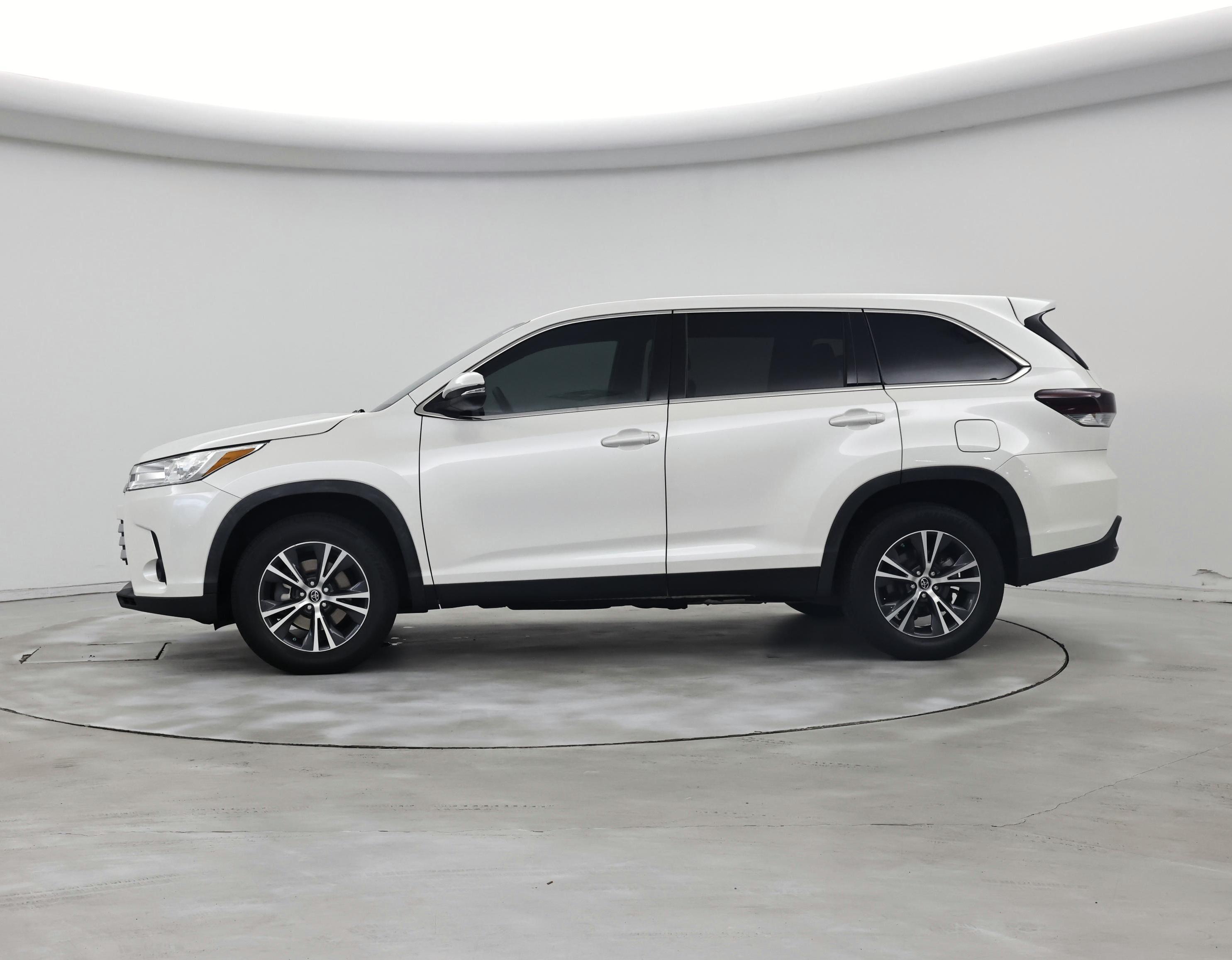 Thumbnail: 2019 Toyota Highlander - 3