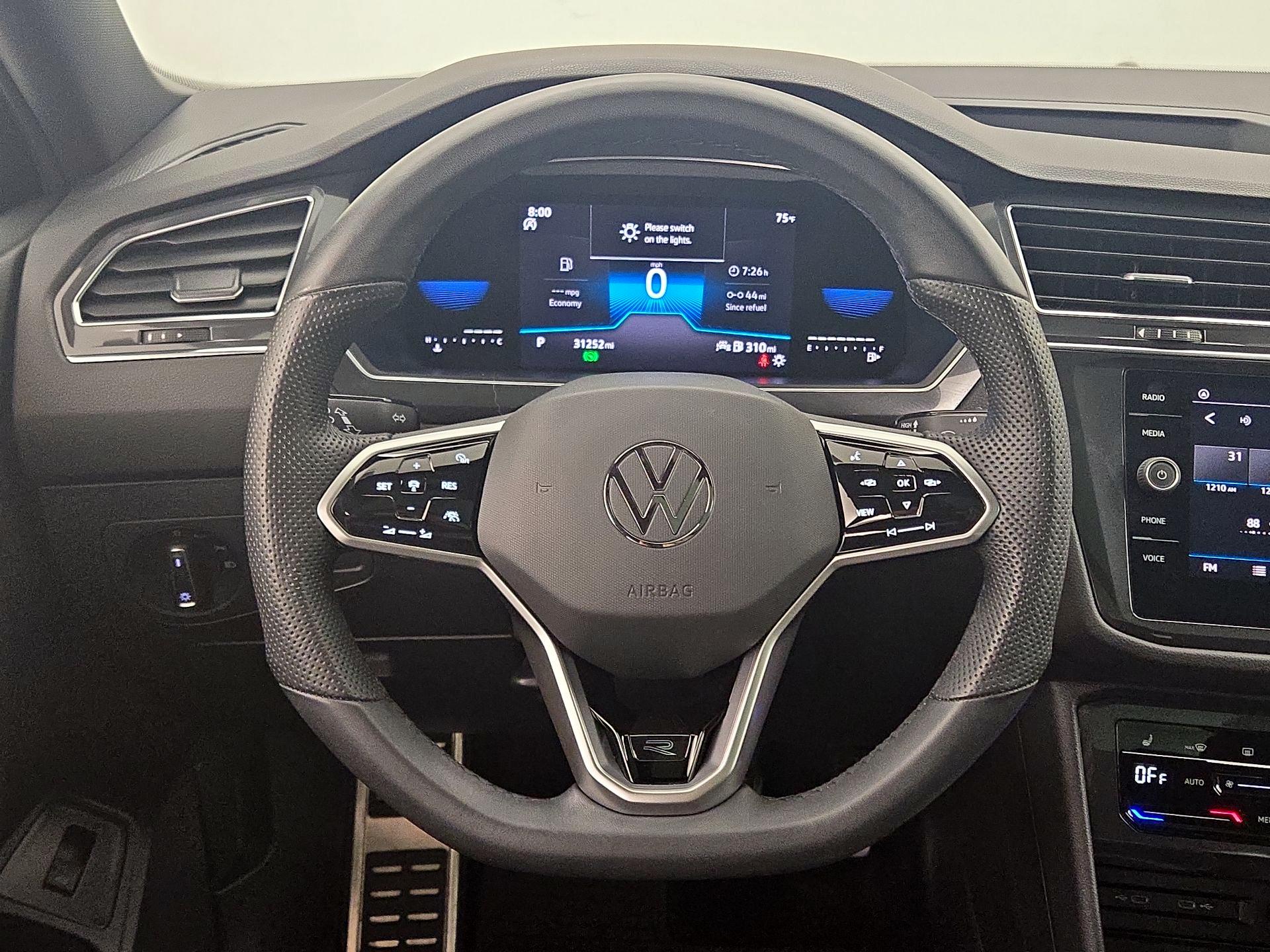 Thumbnail: 2022 Volkswagen Tiguan - 10