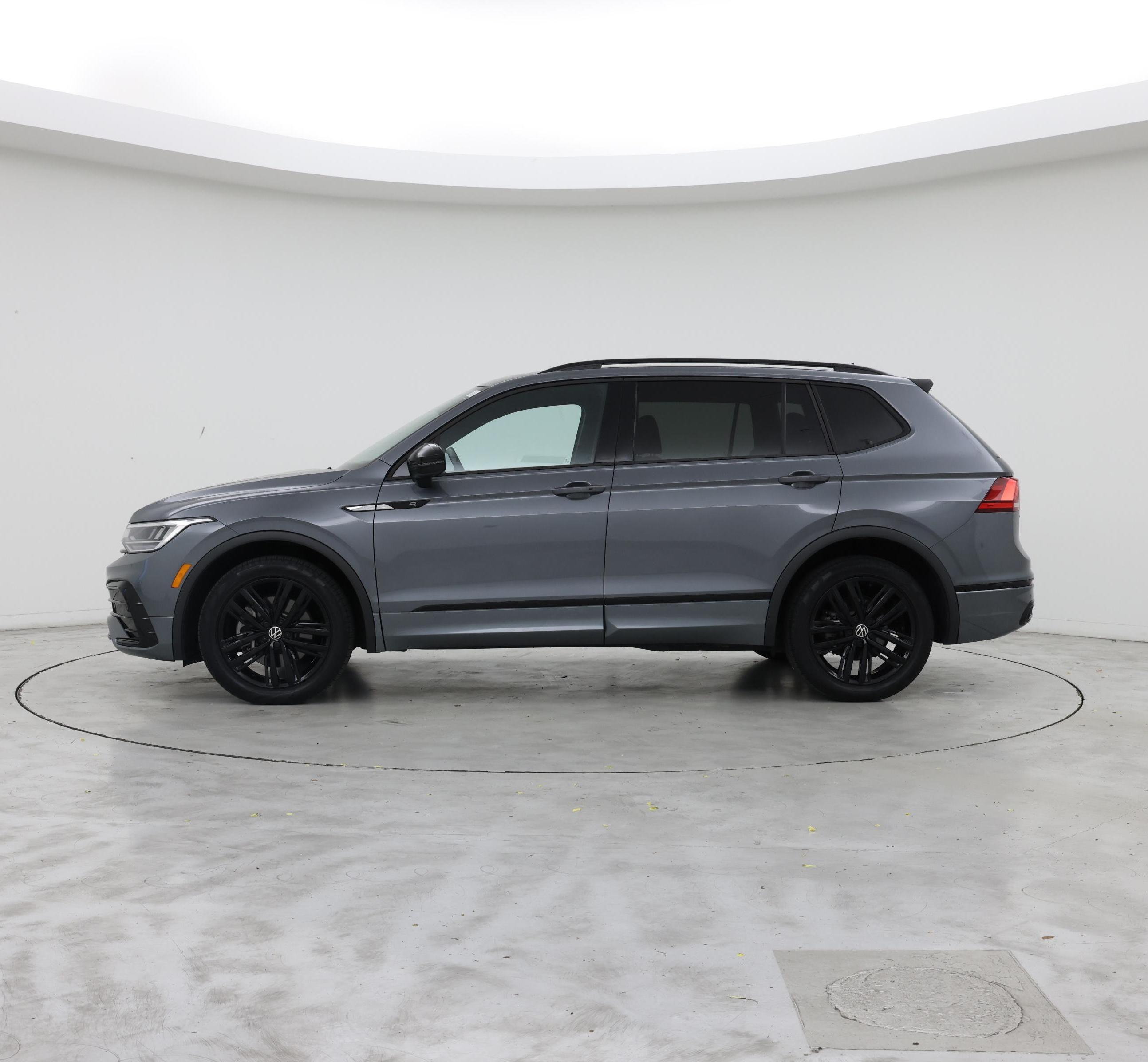 Thumbnail: 2022 Volkswagen Tiguan - 3