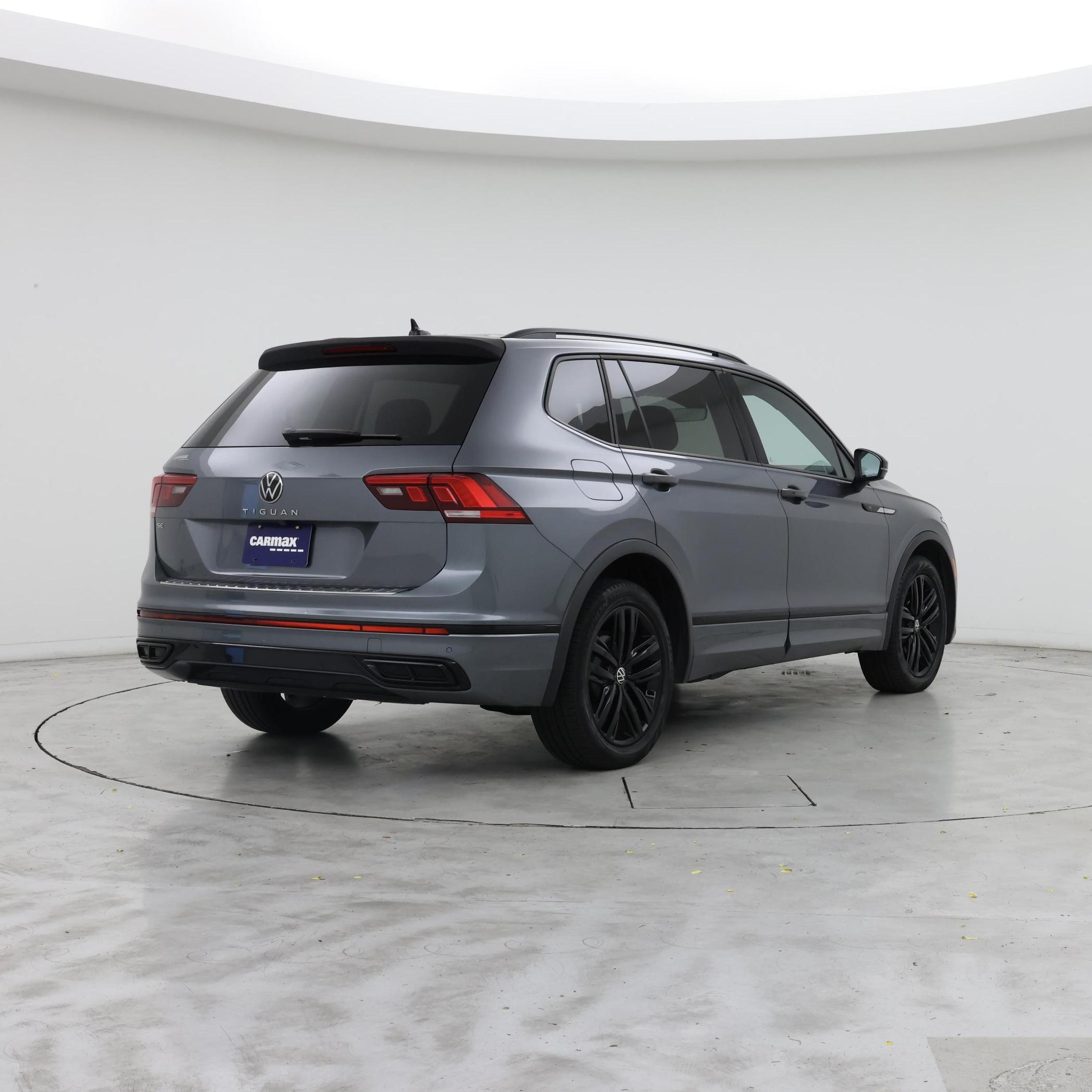 Thumbnail: 2022 Volkswagen Tiguan - 8